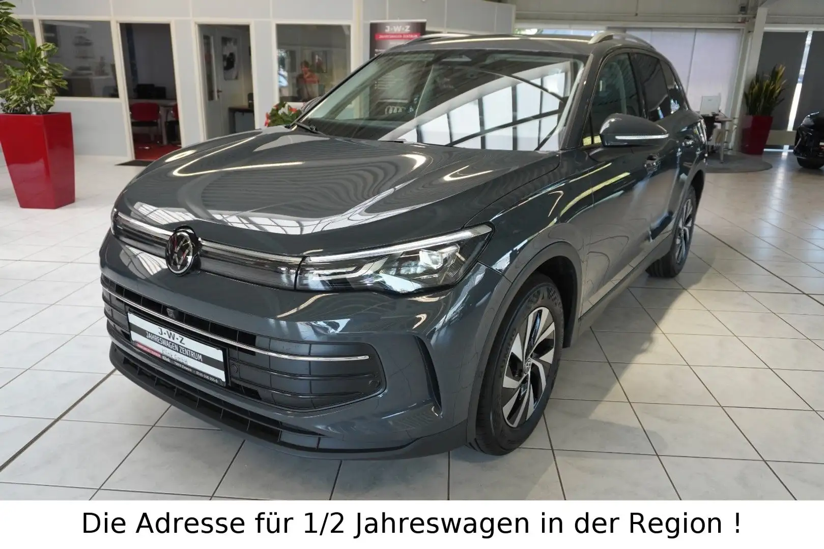 VOLKSWAGEN Tiguan