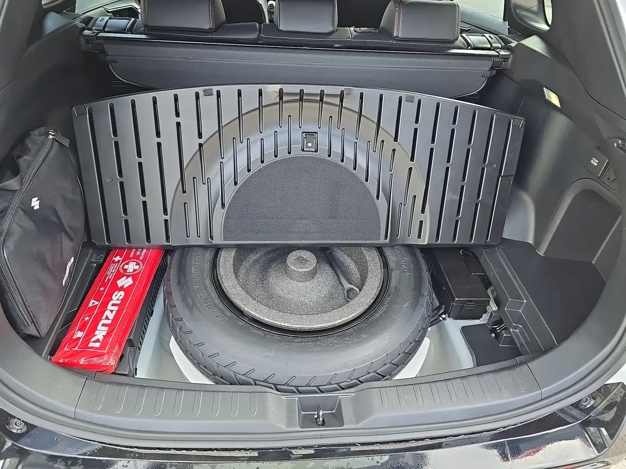 Suzuki Across Across 2,5 PHEV E-Four Flash CVT Flash 13