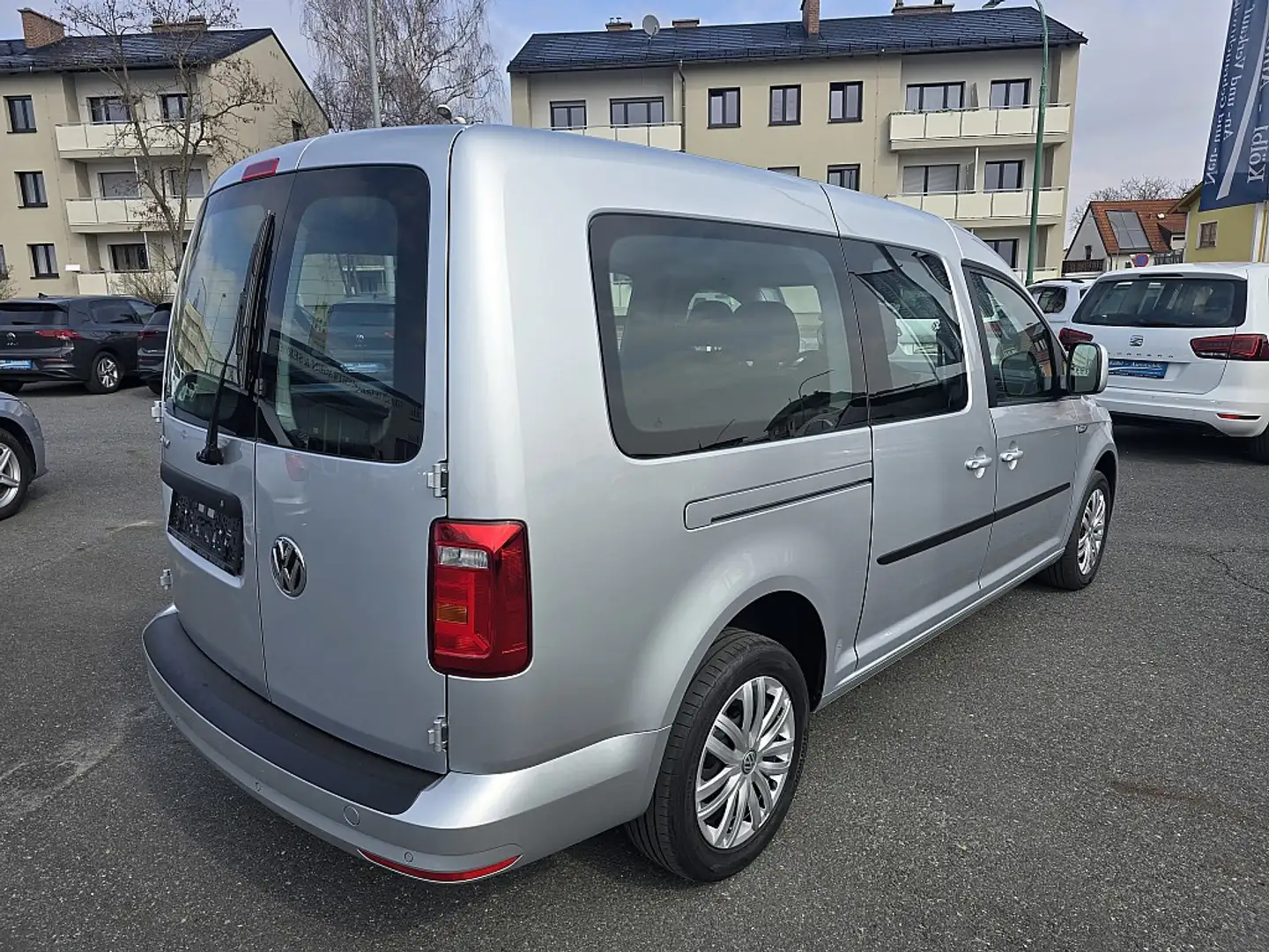 Volkswagen Caddy Kombi Maxi Austria 2,0 TDI DSG Grau - 2