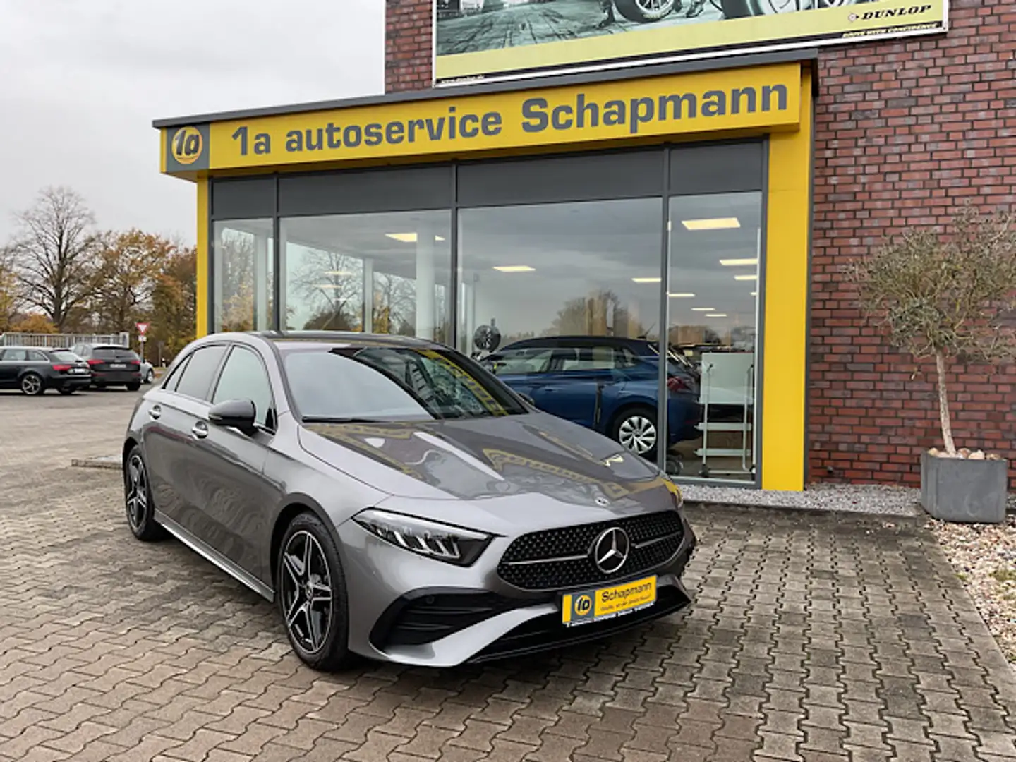 Mercedes-Benz A 200 A200 7G-DCT AMG Line Advanced*Night*Distronic* Grau - 1