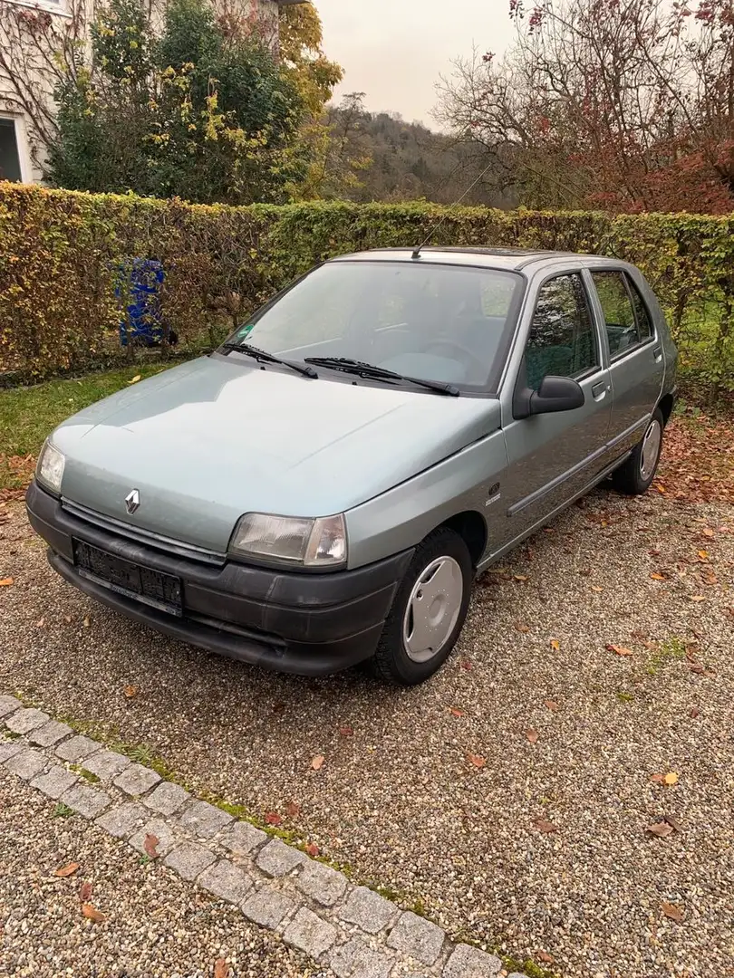 Renault Clio Silber - 1