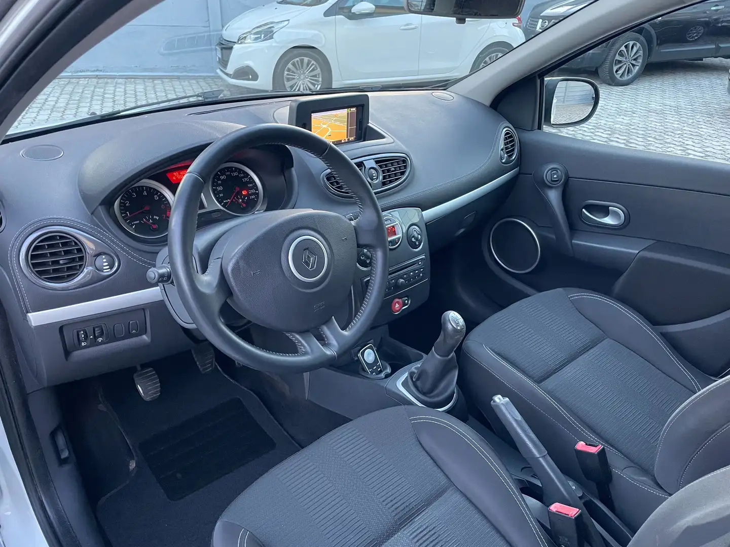 Renault Clio Clio 5p 1.2 16v Dynamique 20th anniversary Wit - 2