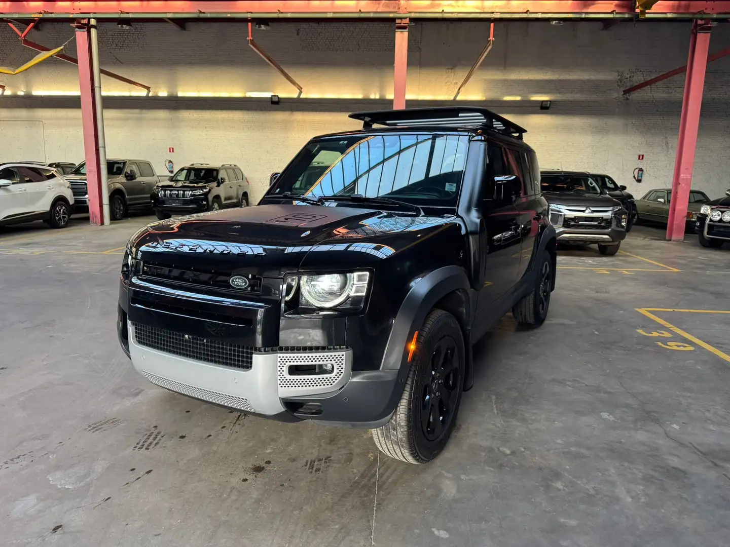 Land Rover Defender 110 2.0 Turbo P300 SE Negro - 1