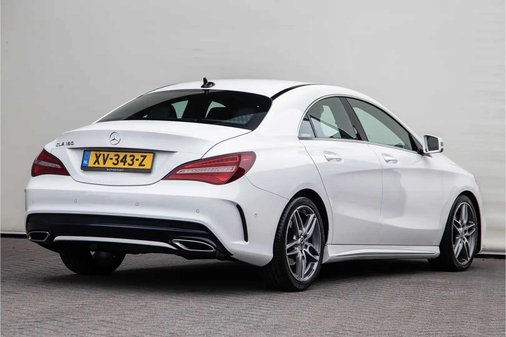 Mercedes-Benz CLA 180 AMG Line, Aut7, Navi, Camera, 2019 Wit - 2