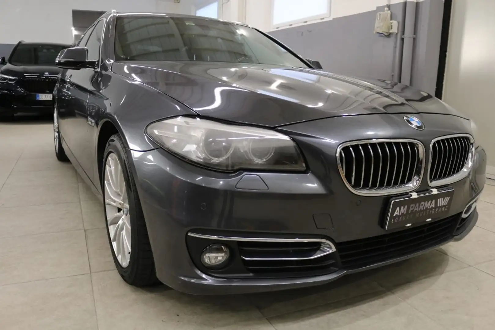 BMW 520 d xDrive Touring Luxury Gris - 1