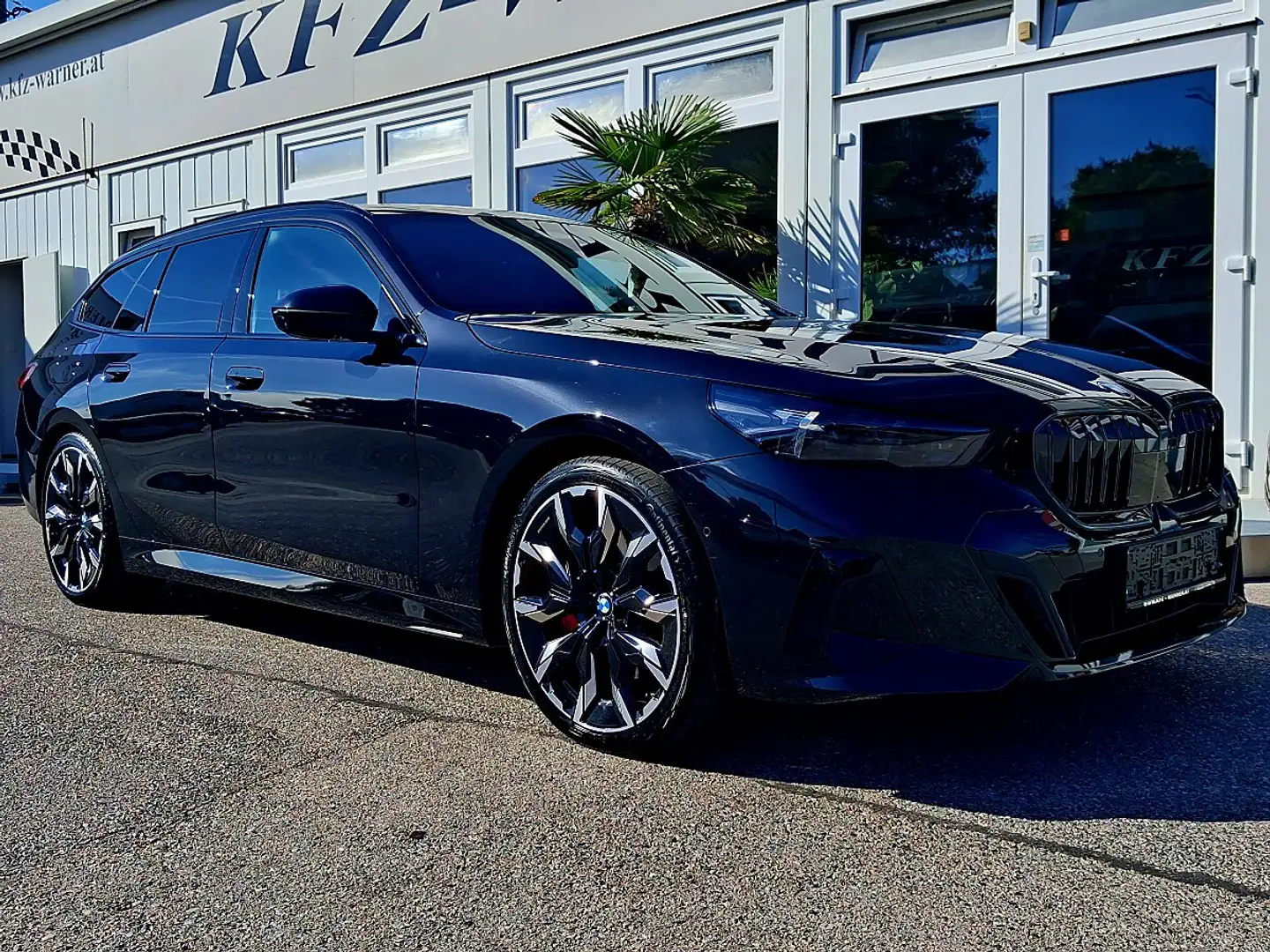 BMW 540 d Touring MHEV xDrive Aut. Schwarz - 2