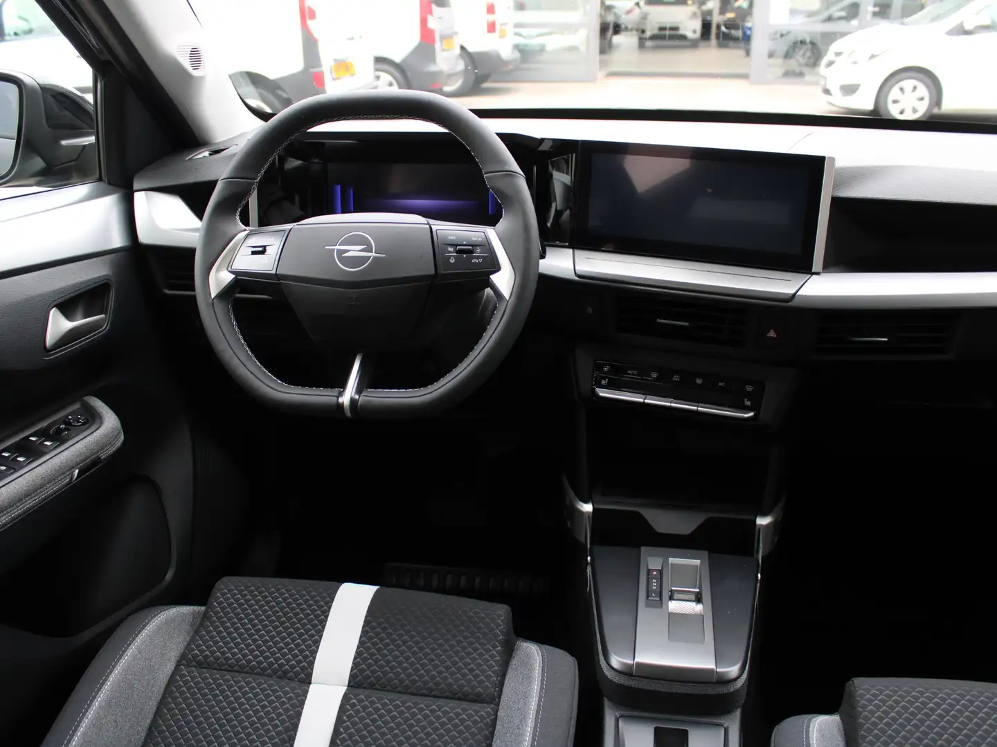 Opel Frontera 1.2 Turbo Hybrid GS | NAVIGATIE | COMFORT PAKKET | Zwart - 2