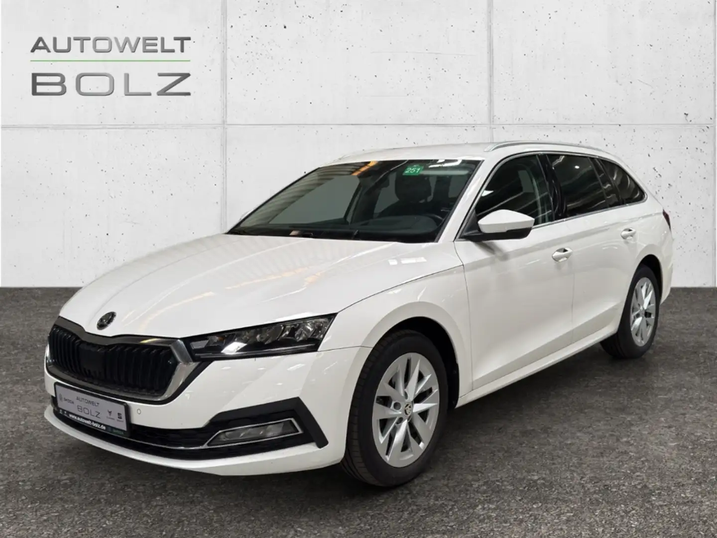 Skoda Octavia Combi Style 2.0 TDI HUD Navi DigiCock Kamera Memor Weiß - 1