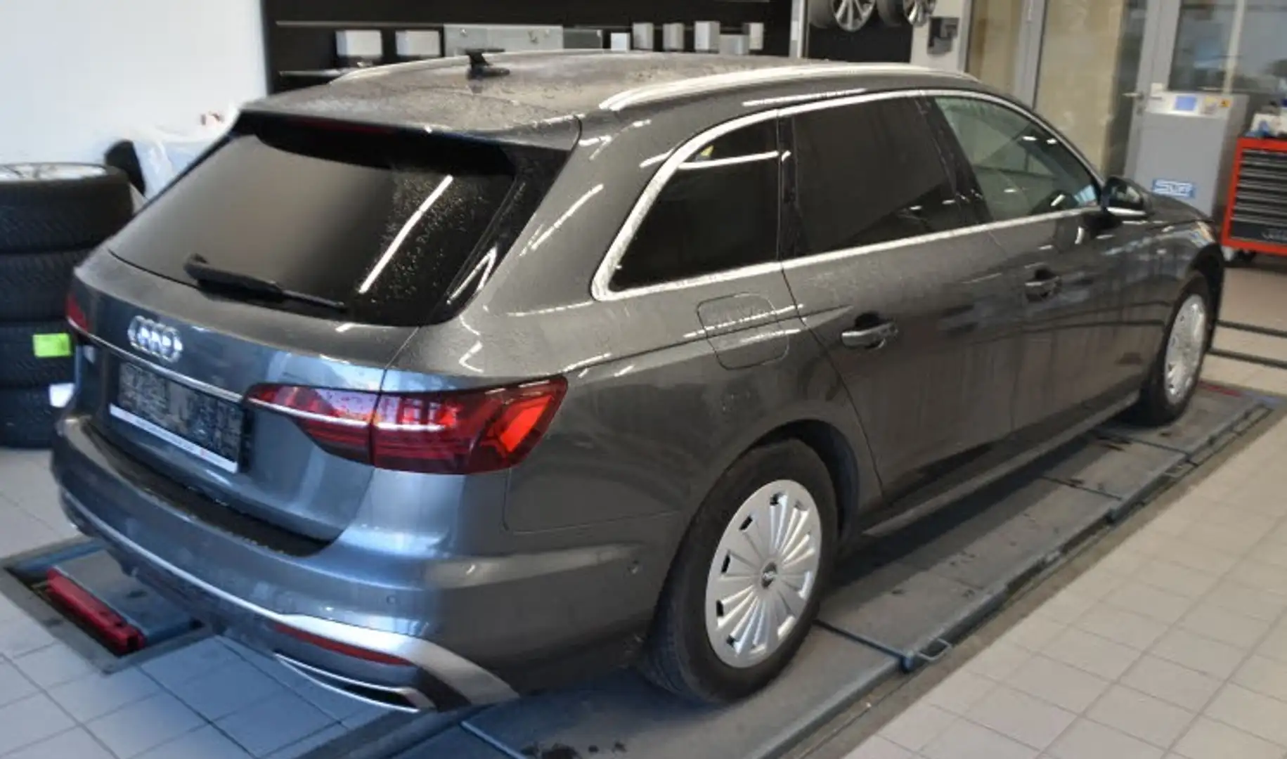 Audi A4 Avant 35 TFSI S line LED VIRTUAL 360° AHK Grau - 2