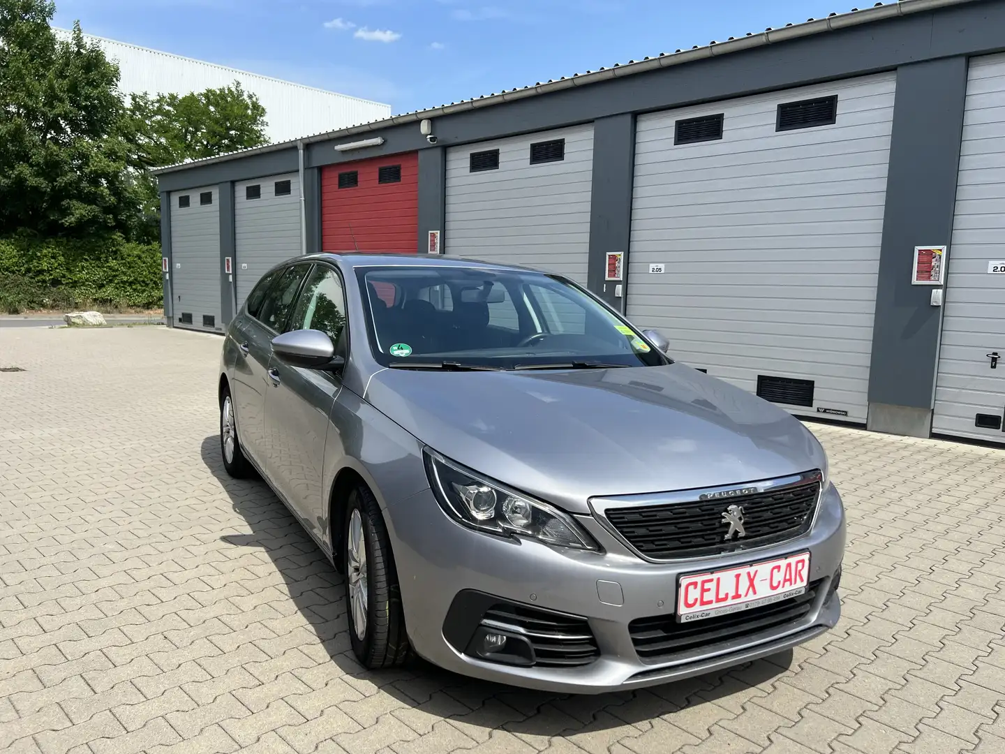 Peugeot 308 SW PureTech/Navigation/Tempomat/PDC Gris - 2