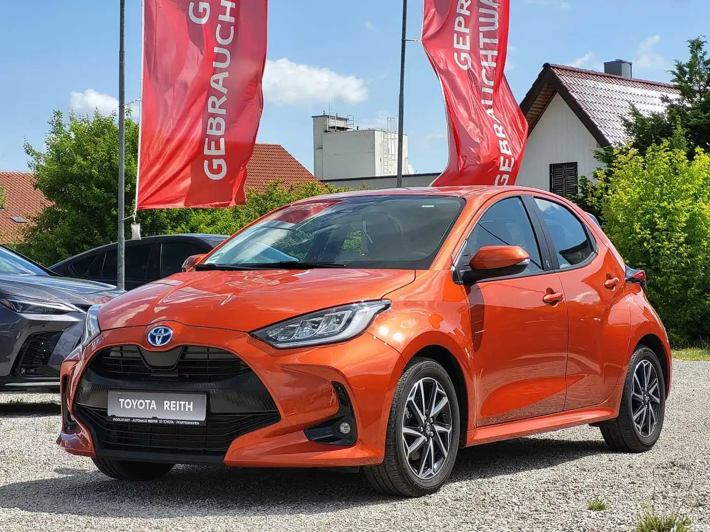 Toyota Yaris Hybrid 1.5 VVT-i Team Deutschland / plus Comfort-P Oranje - 2