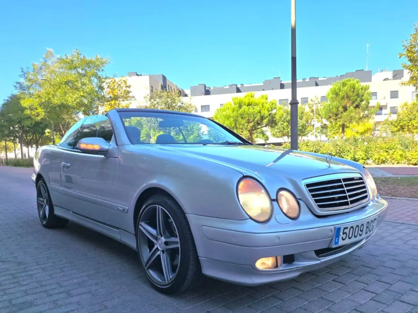 Mercedes-Benz CLK 200 Cabrio 320 Avantgarde Plateado - 1