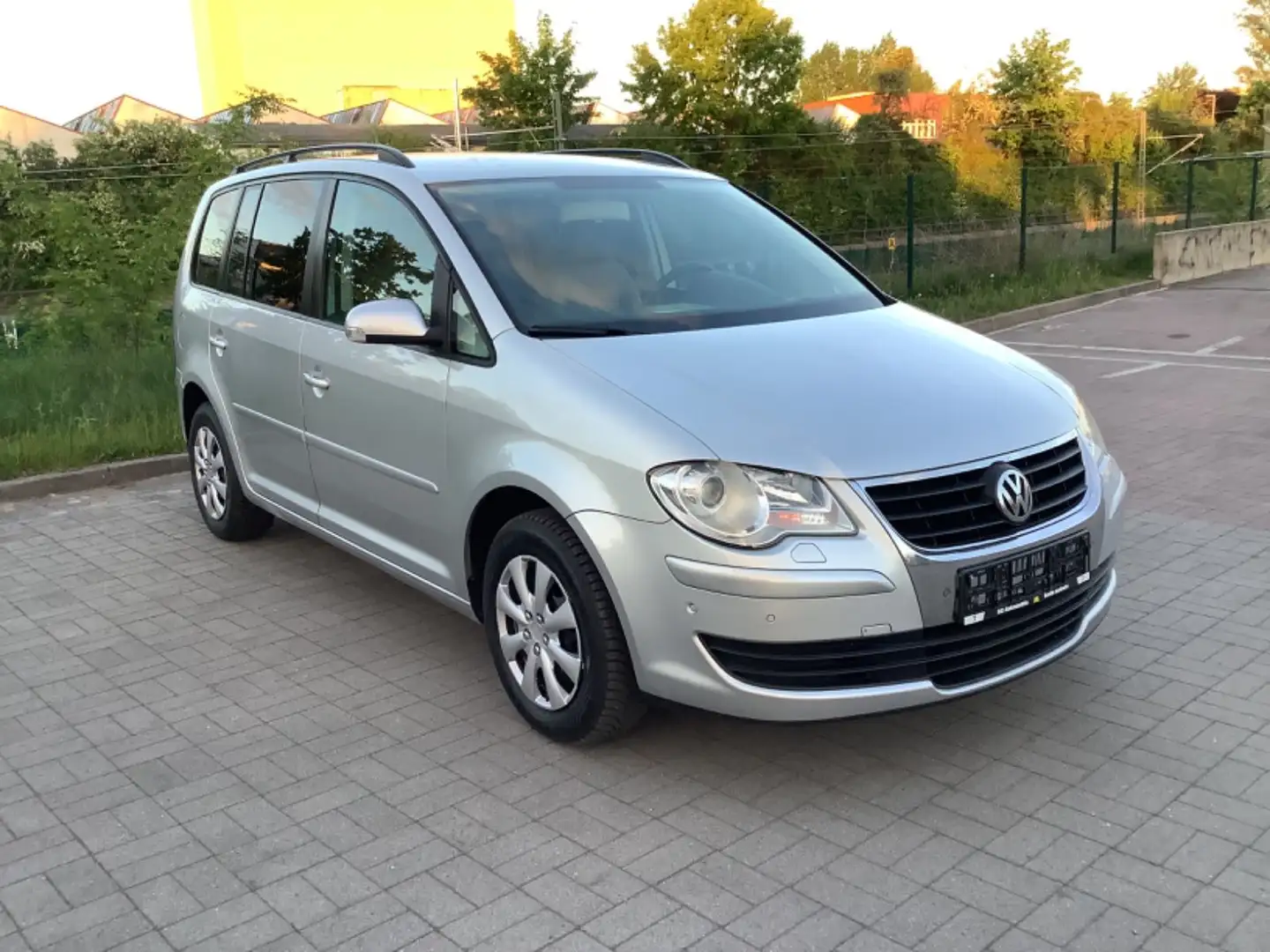 Volkswagen Touran *2-HAND*KLIMA*SH*PDA V+H*TÜV*TOP ZUSTAND Grau - 2