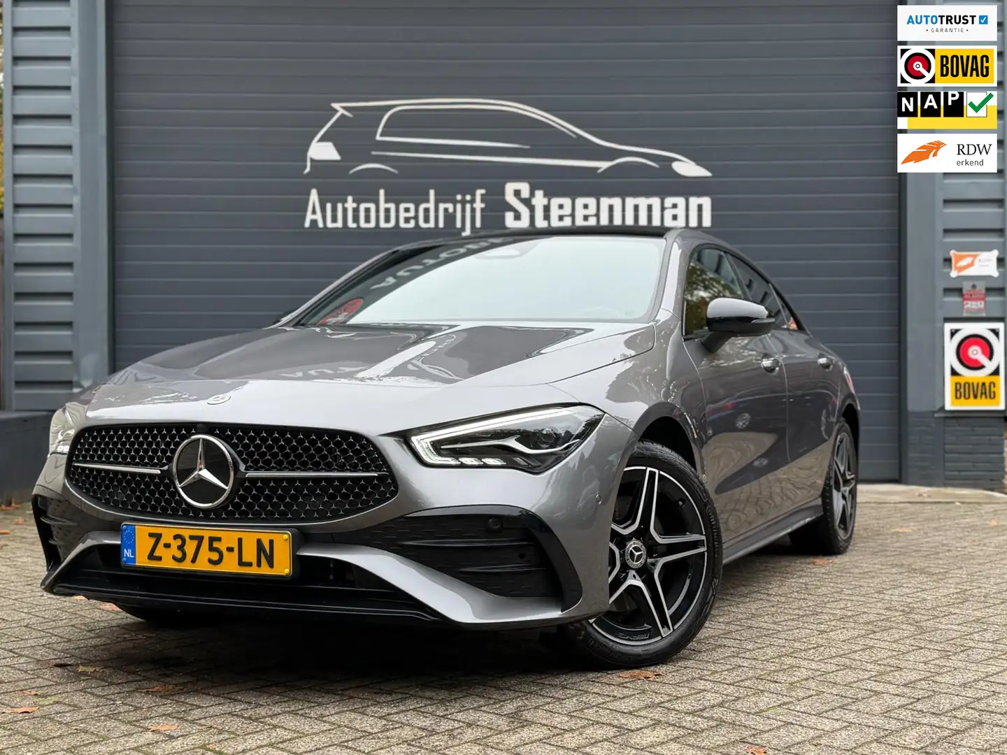 Mercedes-Benz CLA 250 e Star Edition AMG Line | Pano Grijs - 1