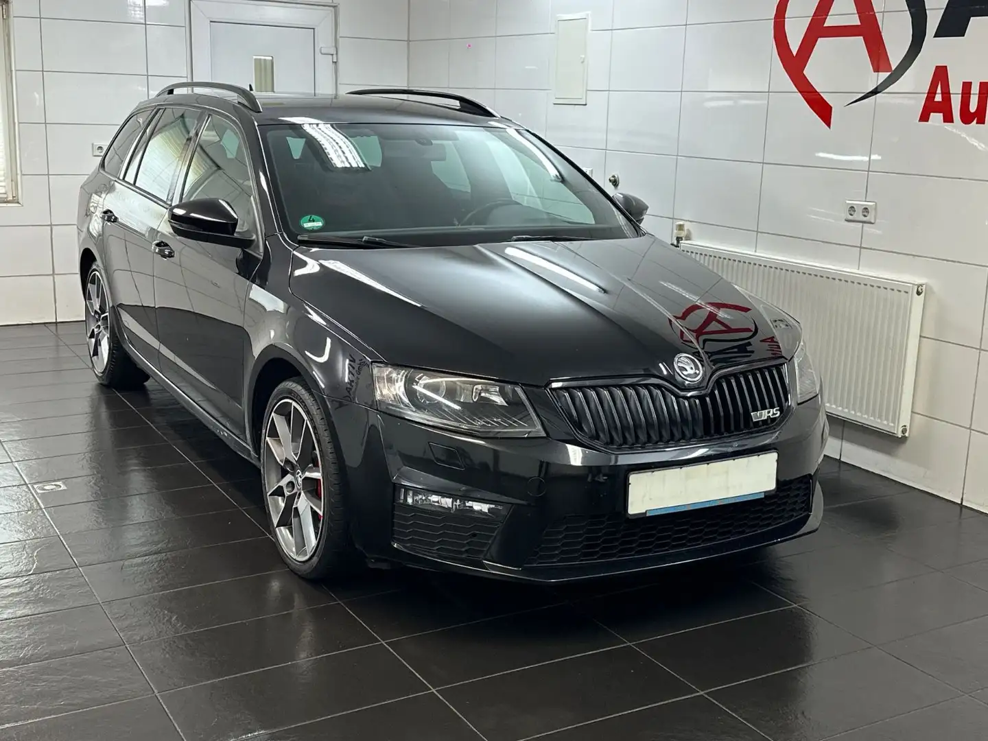 Skoda Octavia Combi RS 2.0*Leder*Navi*Bi-Xenon*2.Hand* Schwarz - 1