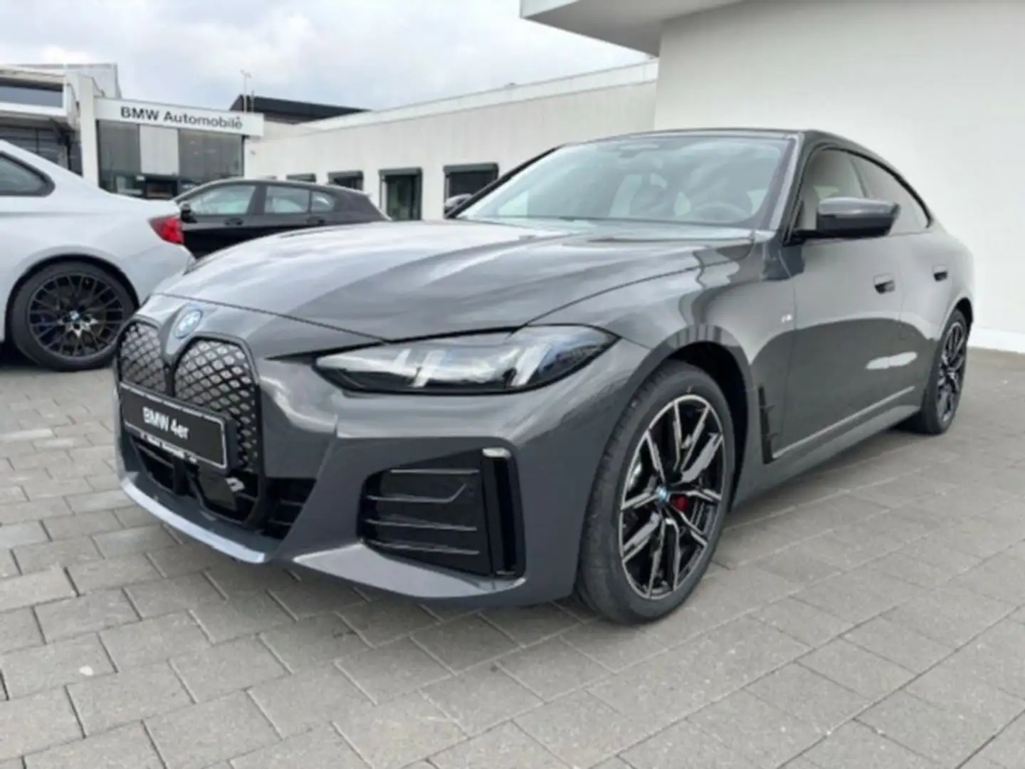 BMW i4 xDrive40 M Sportpaket Grau - 2