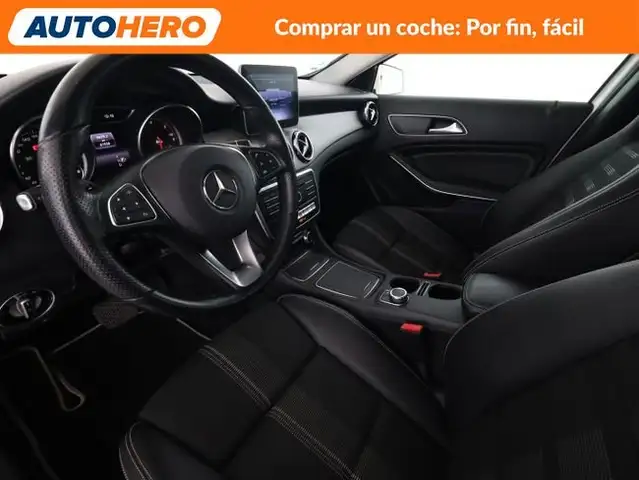 Mercedes-Benz Gla view 12