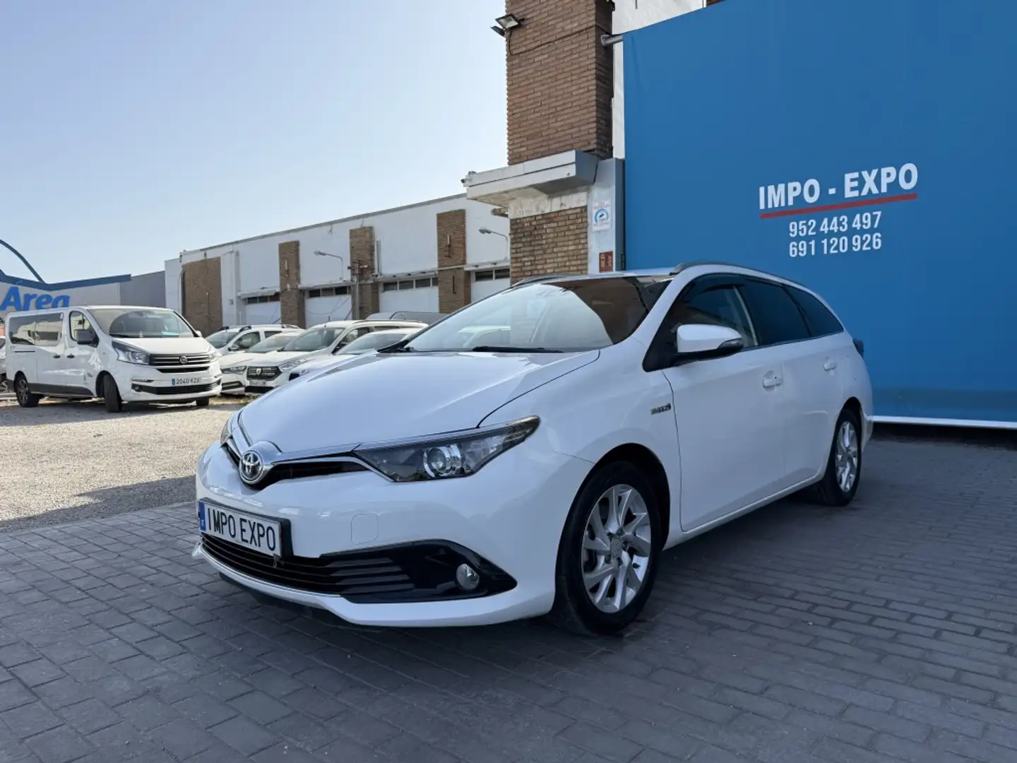 Toyota Auris Touring Sports hybrid 140H Advance Blanco - 1