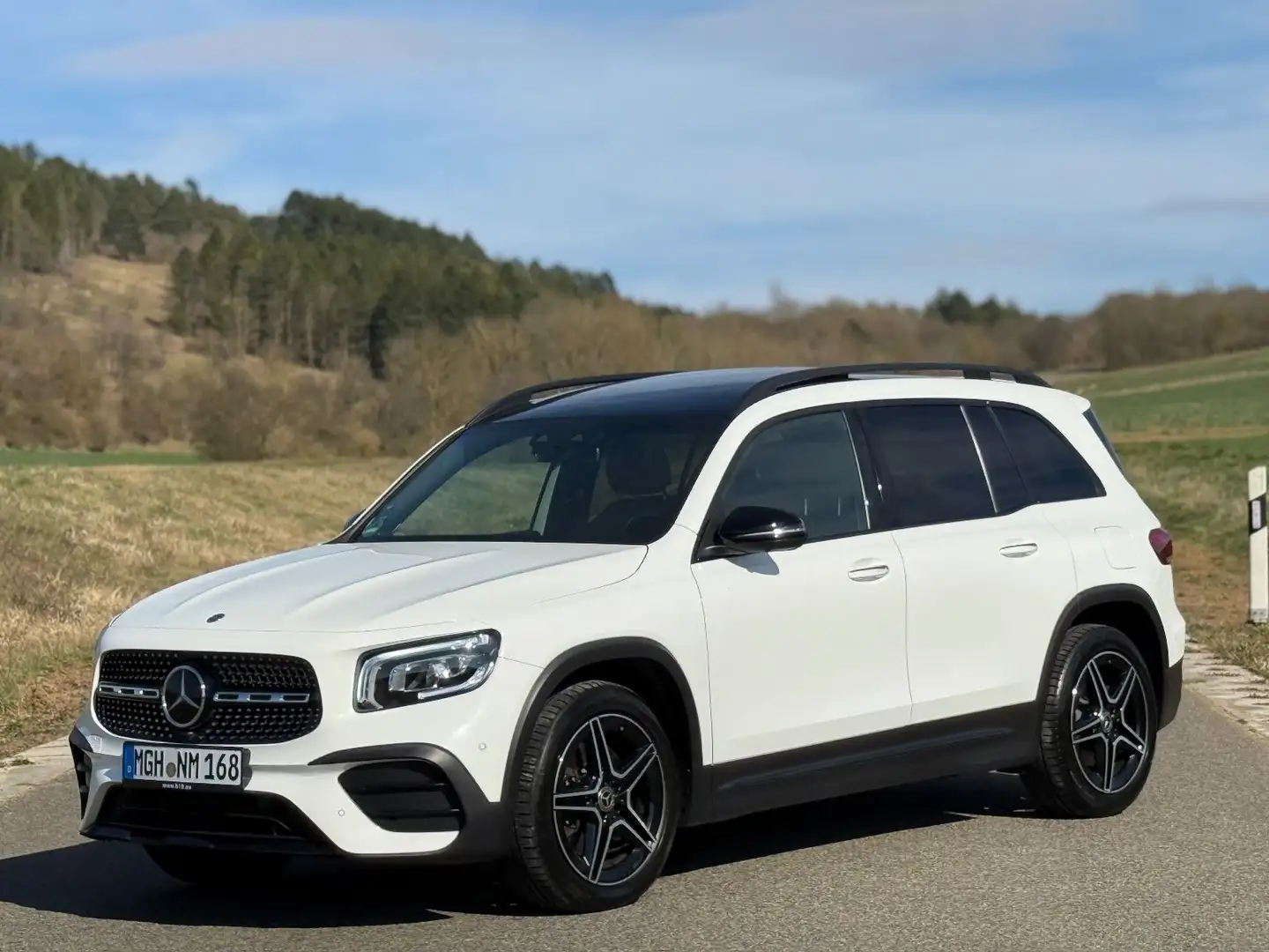 Mercedes-Benz GLB 250 4Matic/AMG-Line/Burmester/Pano/360°/MBUX White - 1