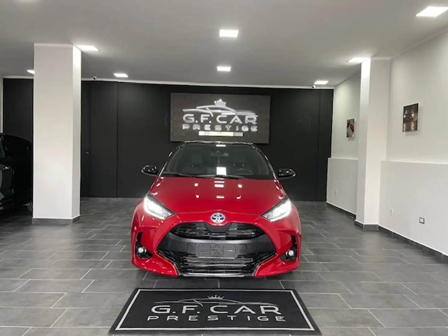 Toyota Yaris 1.5h Trend Rosso - 1