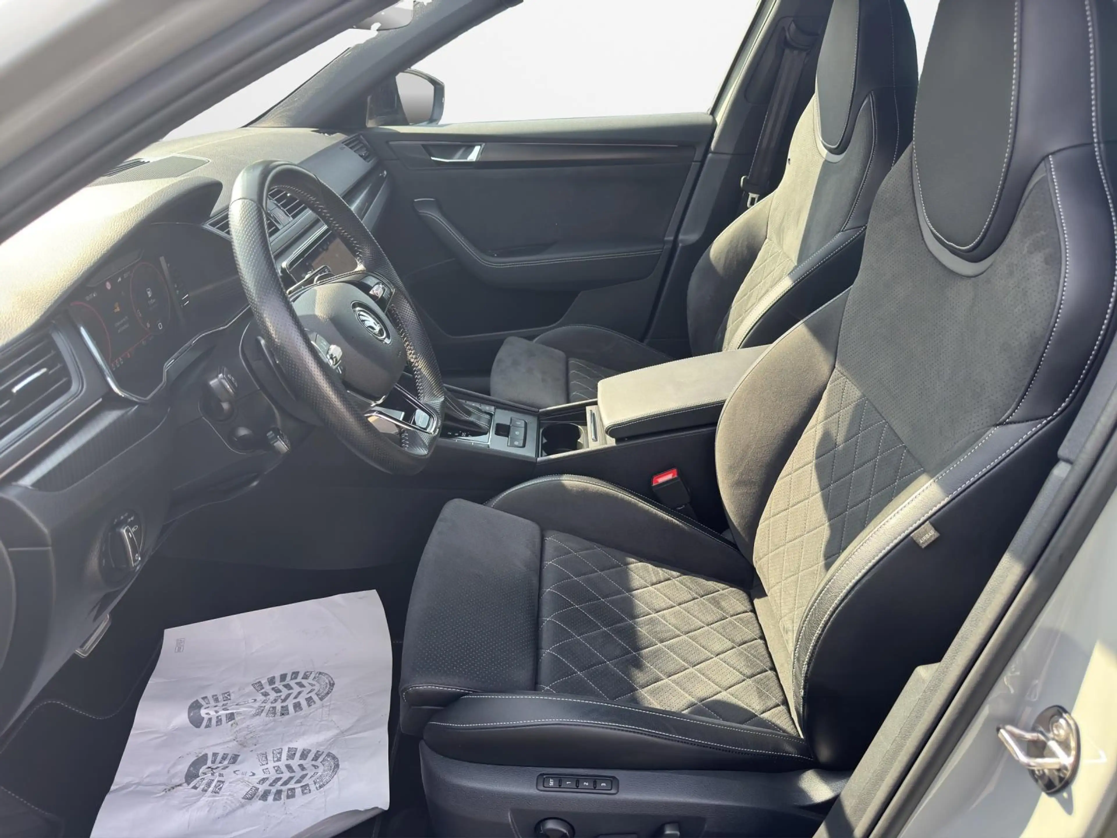 Skoda Superb Combi Sportline 4x4 2.0 TDI DSG AHK ACC — photo 11