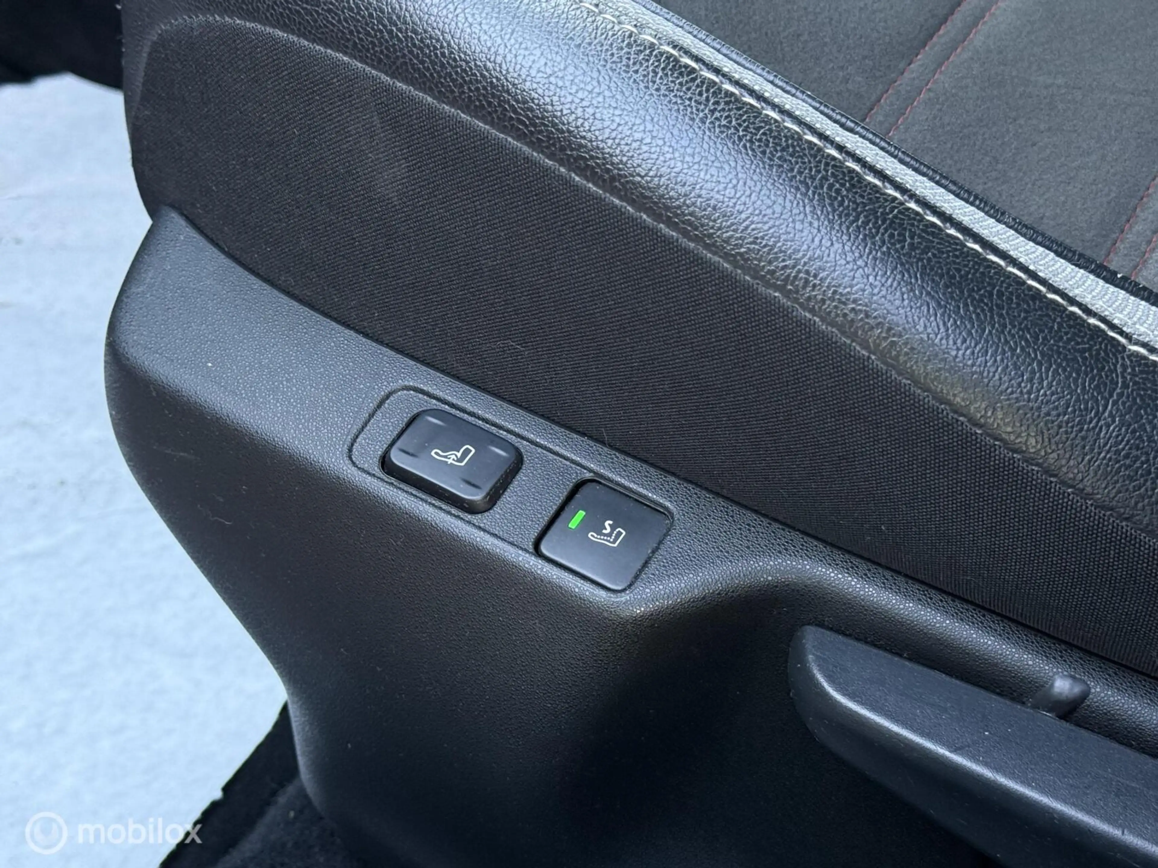 DS Automobiles DS 4 1.2 Performance Line | Alcantara | Massage | DENON — photo 9