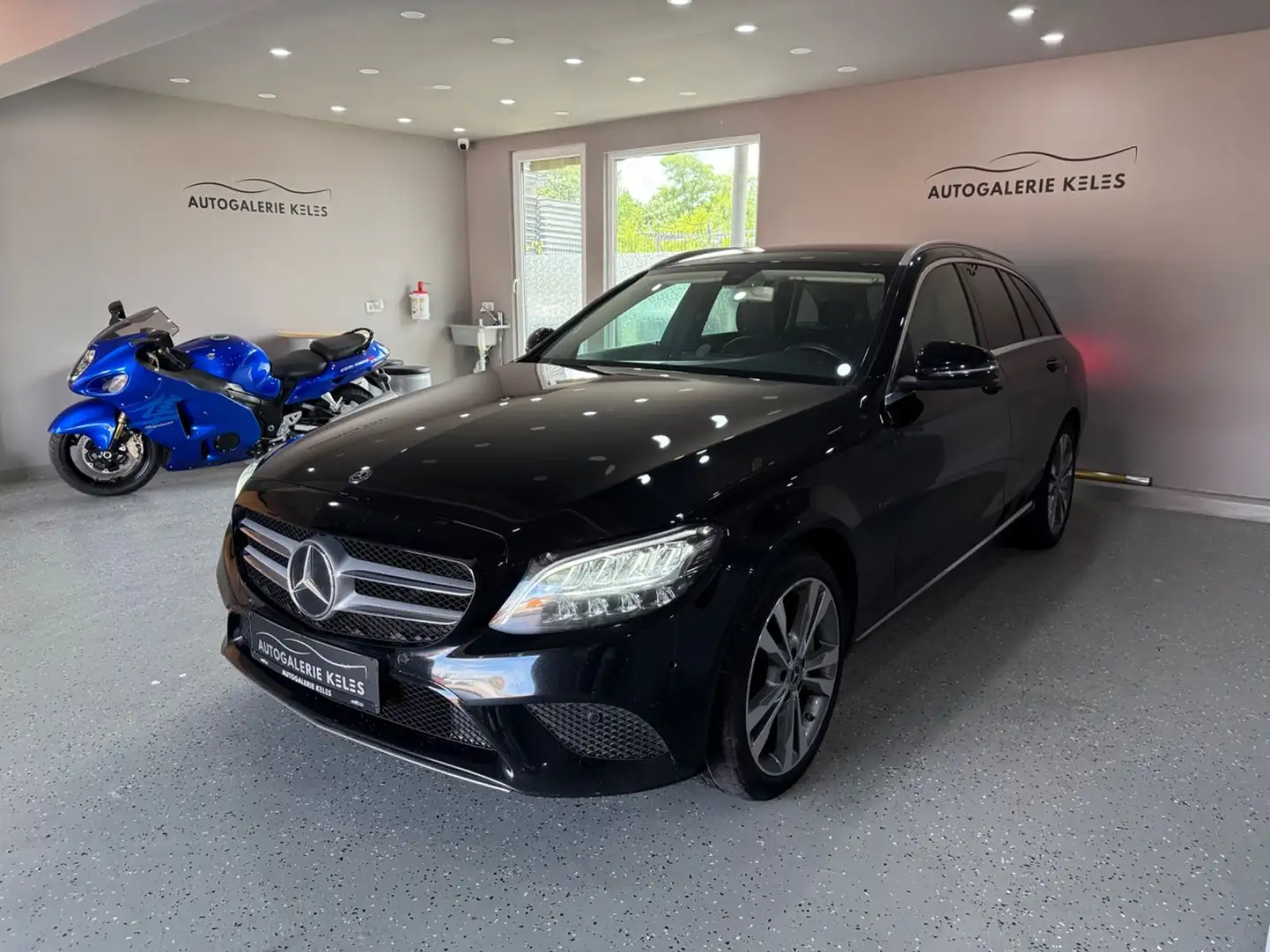 Mercedes-Benz C 300 T de Autom. LEDER*NAVI*LED*SHZ*AHK* Schwarz - 2
