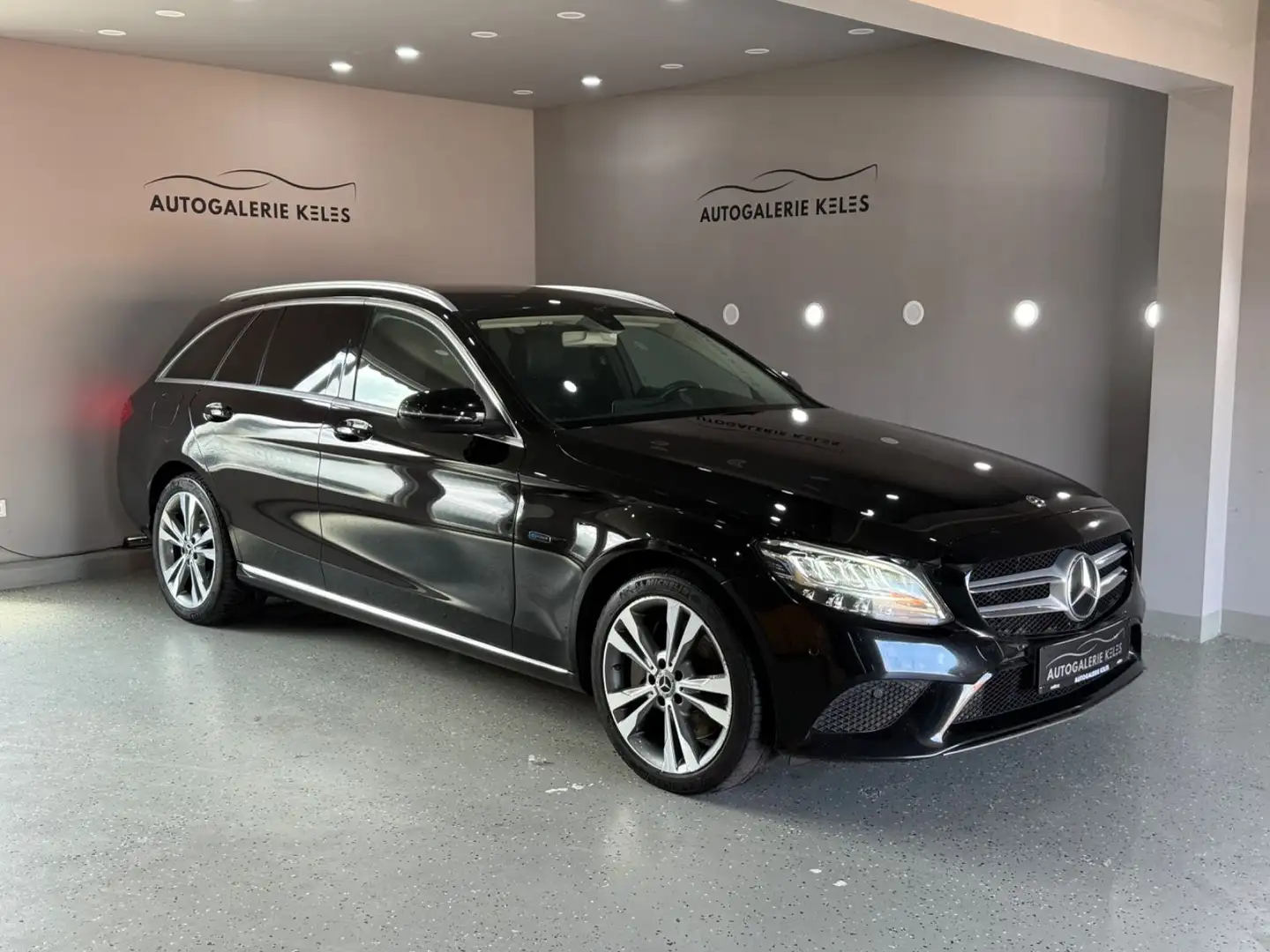 Mercedes-Benz C 300 T de Autom. LEDER*NAVI*LED*SHZ*AHK* Schwarz - 1