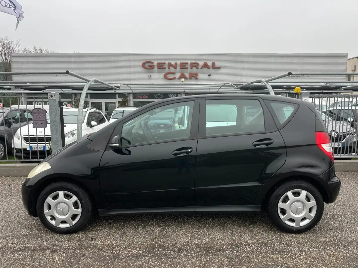 Mercedes-Benz A 150 1.5 95CV Elegance Schwarz - 1