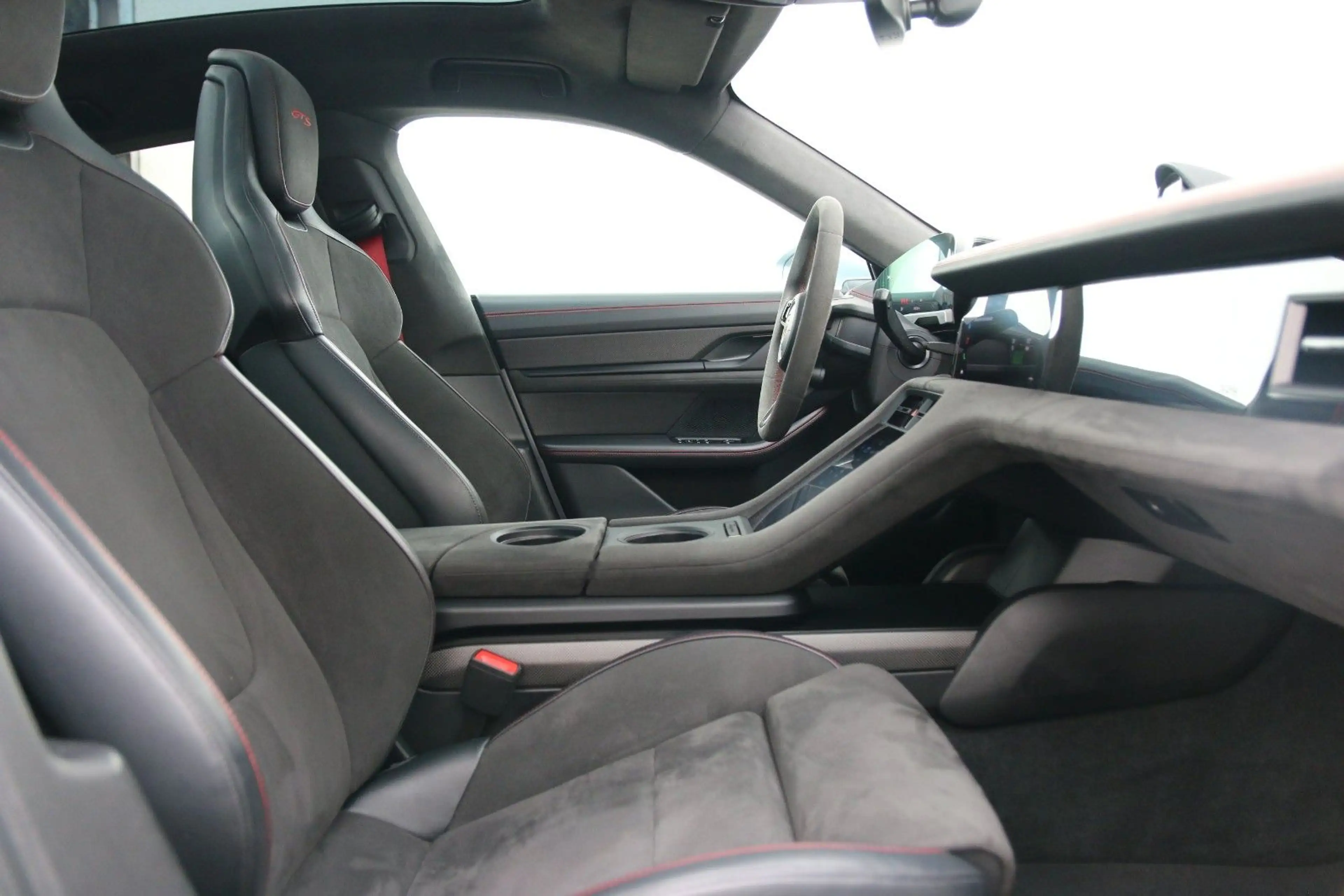 Porsche Taycan GTS InnoDrive Panorama 360° 5-Sitzer 21" — photo 10