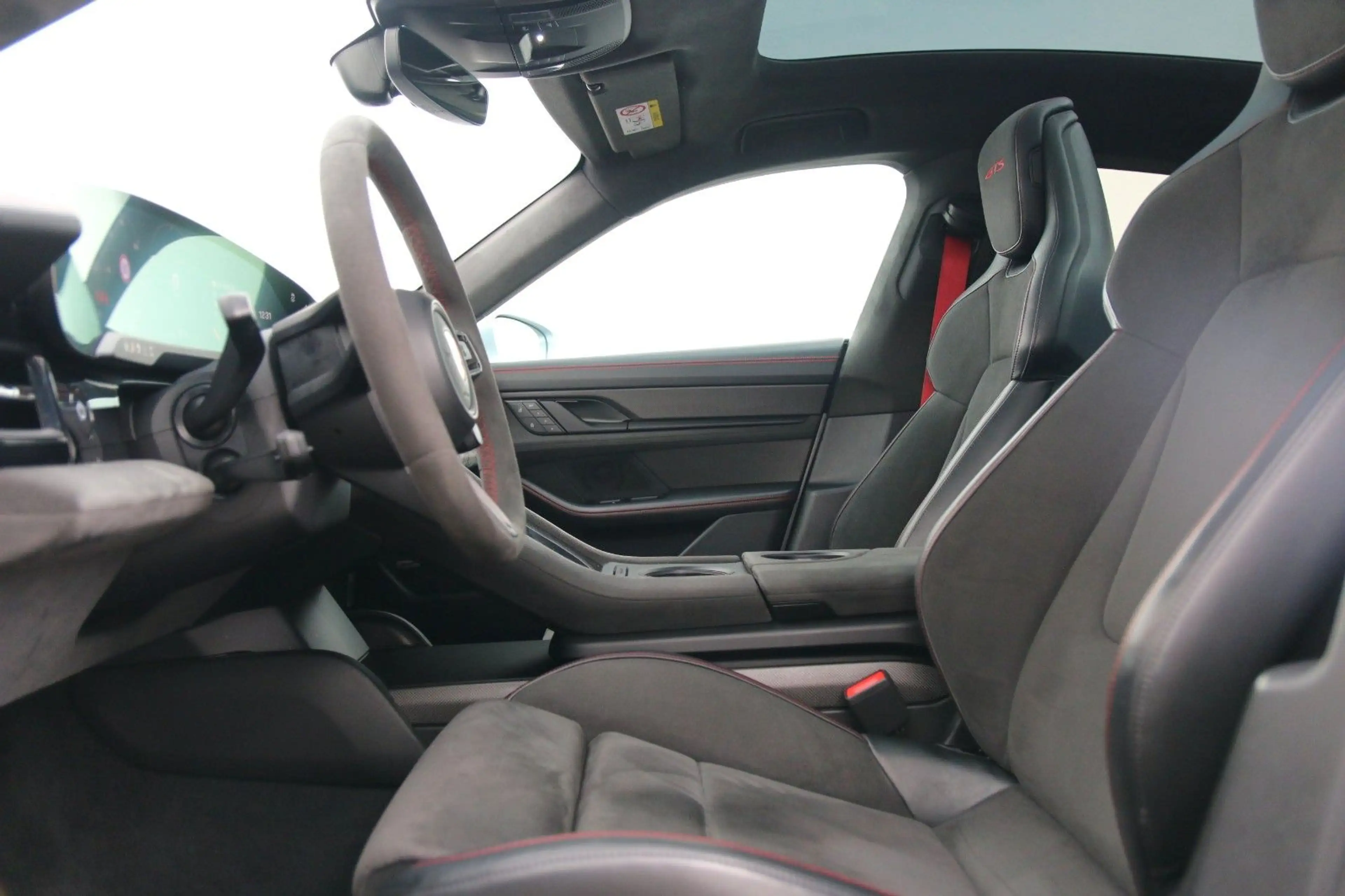 Porsche Taycan GTS InnoDrive Panorama 360° 5-Sitzer 21" — photo 8