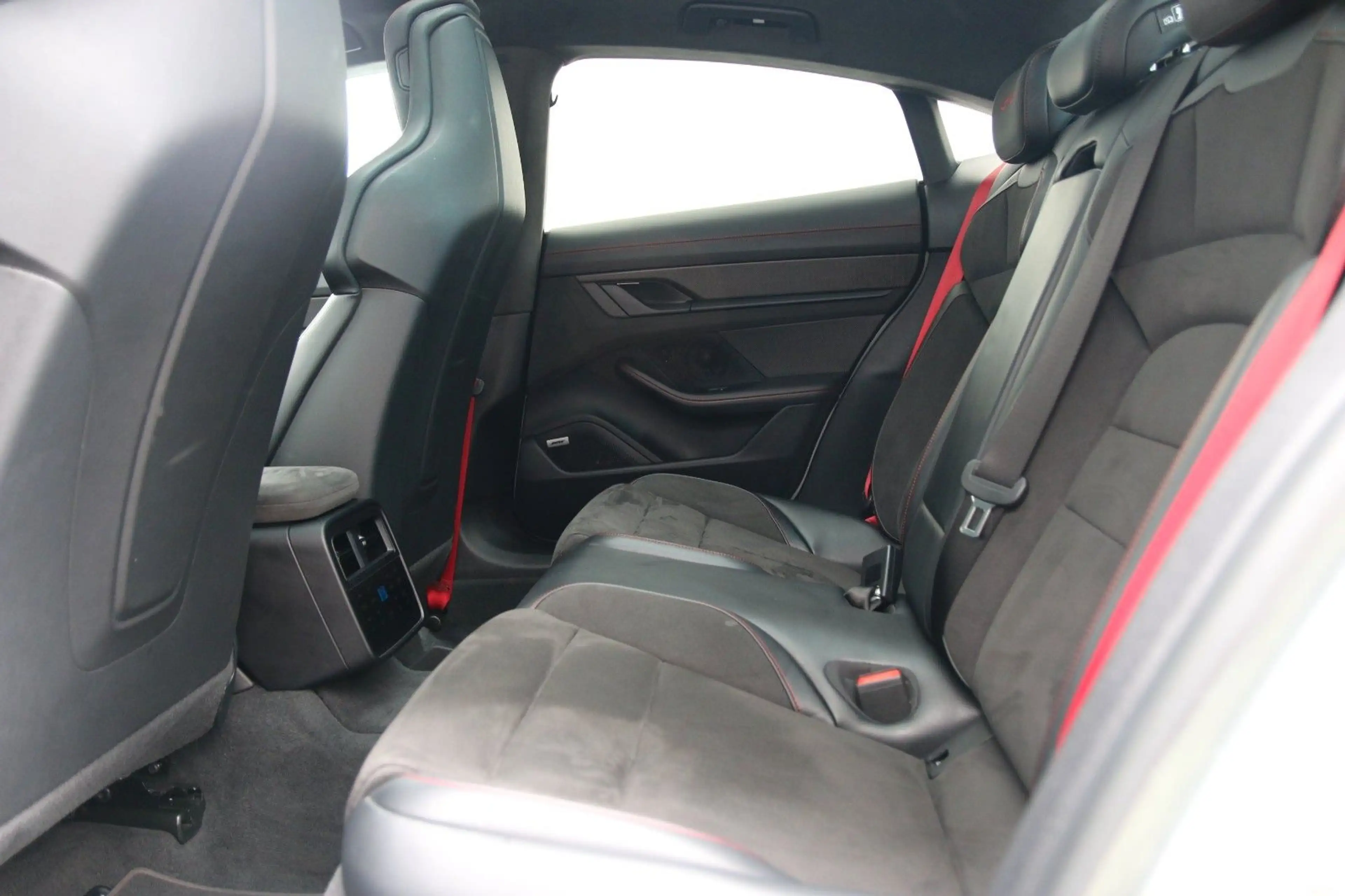 Porsche Taycan GTS InnoDrive Panorama 360° 5-Sitzer 21" — photo 11