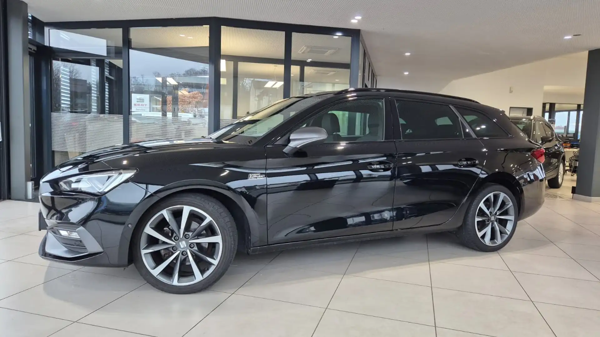 SEAT Leon ST 1.5 TSI FR *ACC*Navi*Sitzhzg*Kamera* Schwarz - 2