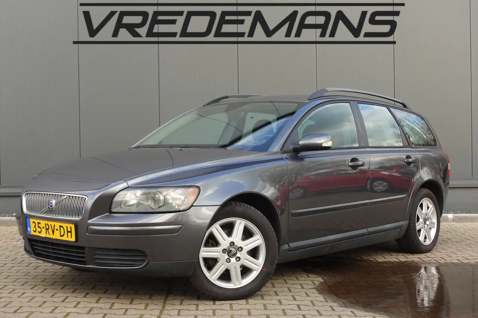 Volvo V50 1.8 Momentum Gris - 1