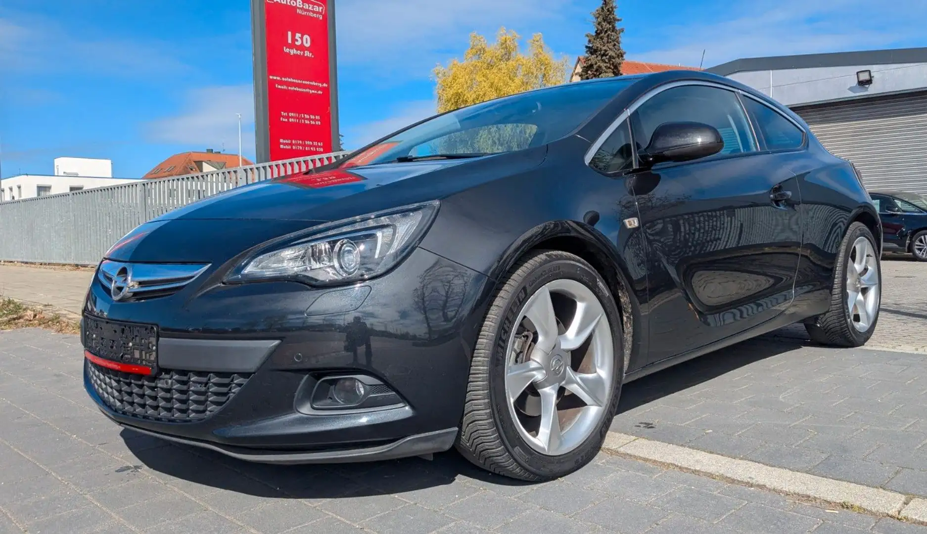 Opel Astra J GTC Innovation / T.leder / 140 PS / 19" Schwarz - 1