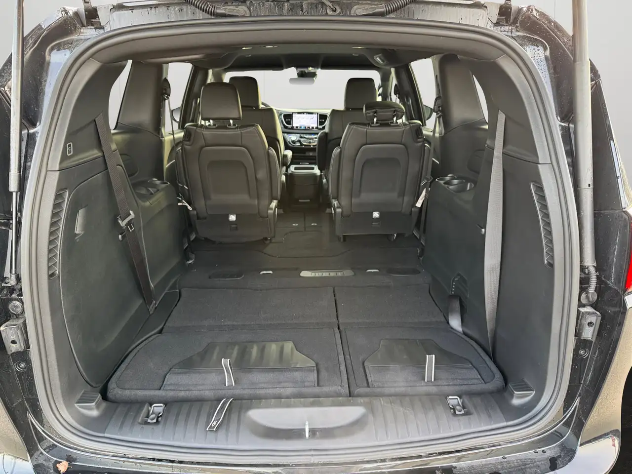 Chrysler Grand Caravan снимка Chrysler Grand Caravan