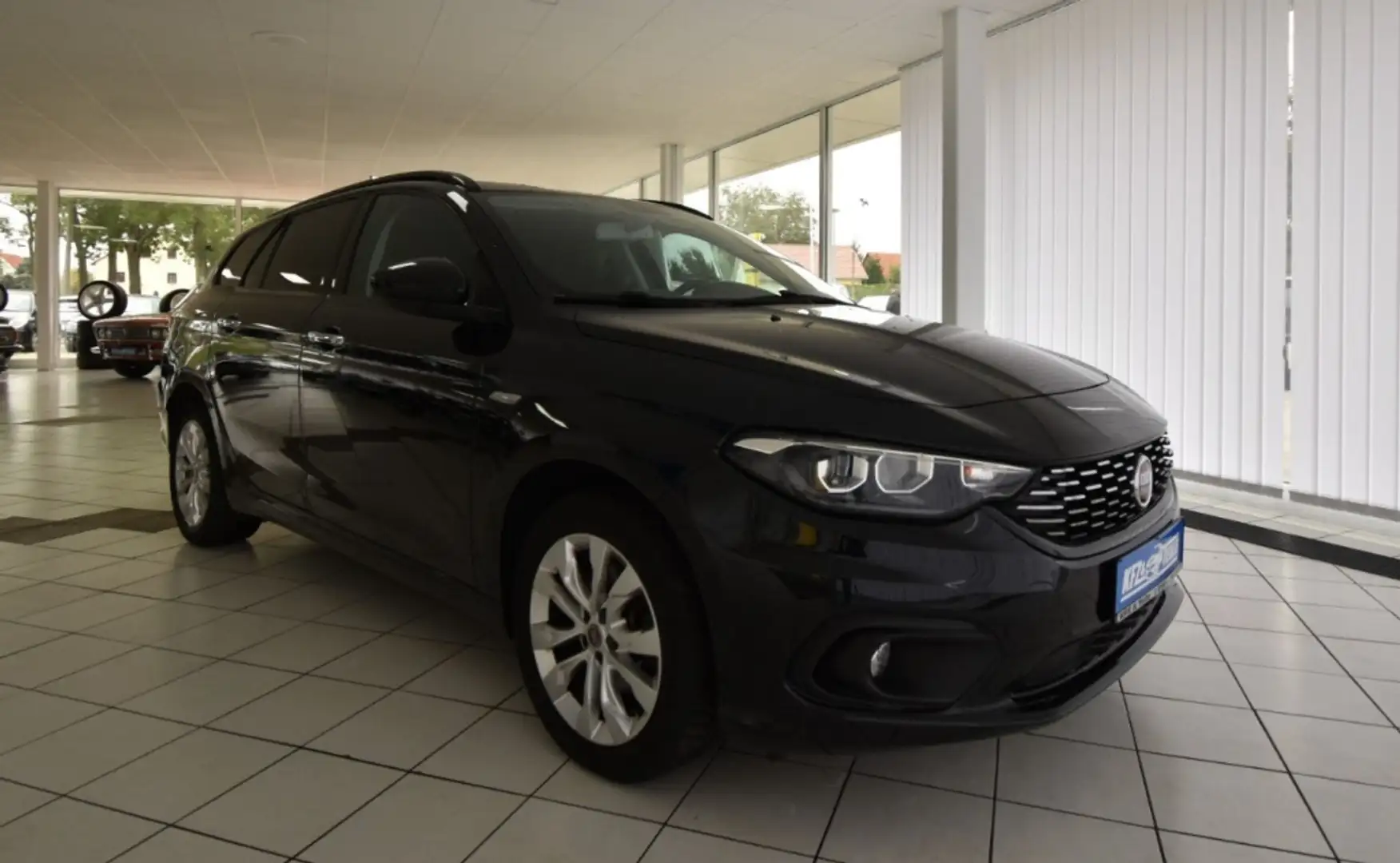 Fiat Tipo 1.4 T-Jet Easy Negro - 1