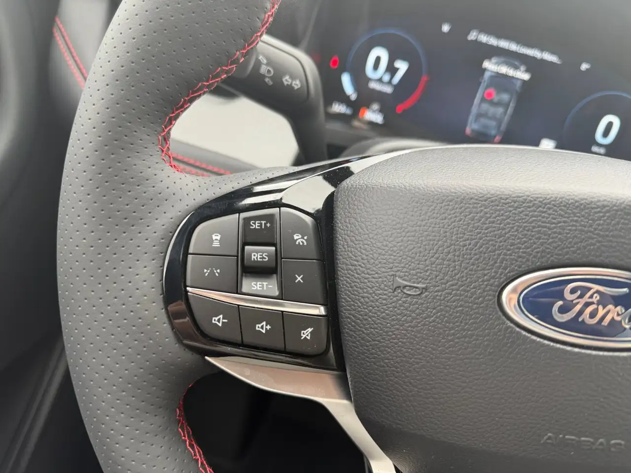 Ford Explorer photo Ford Explorer