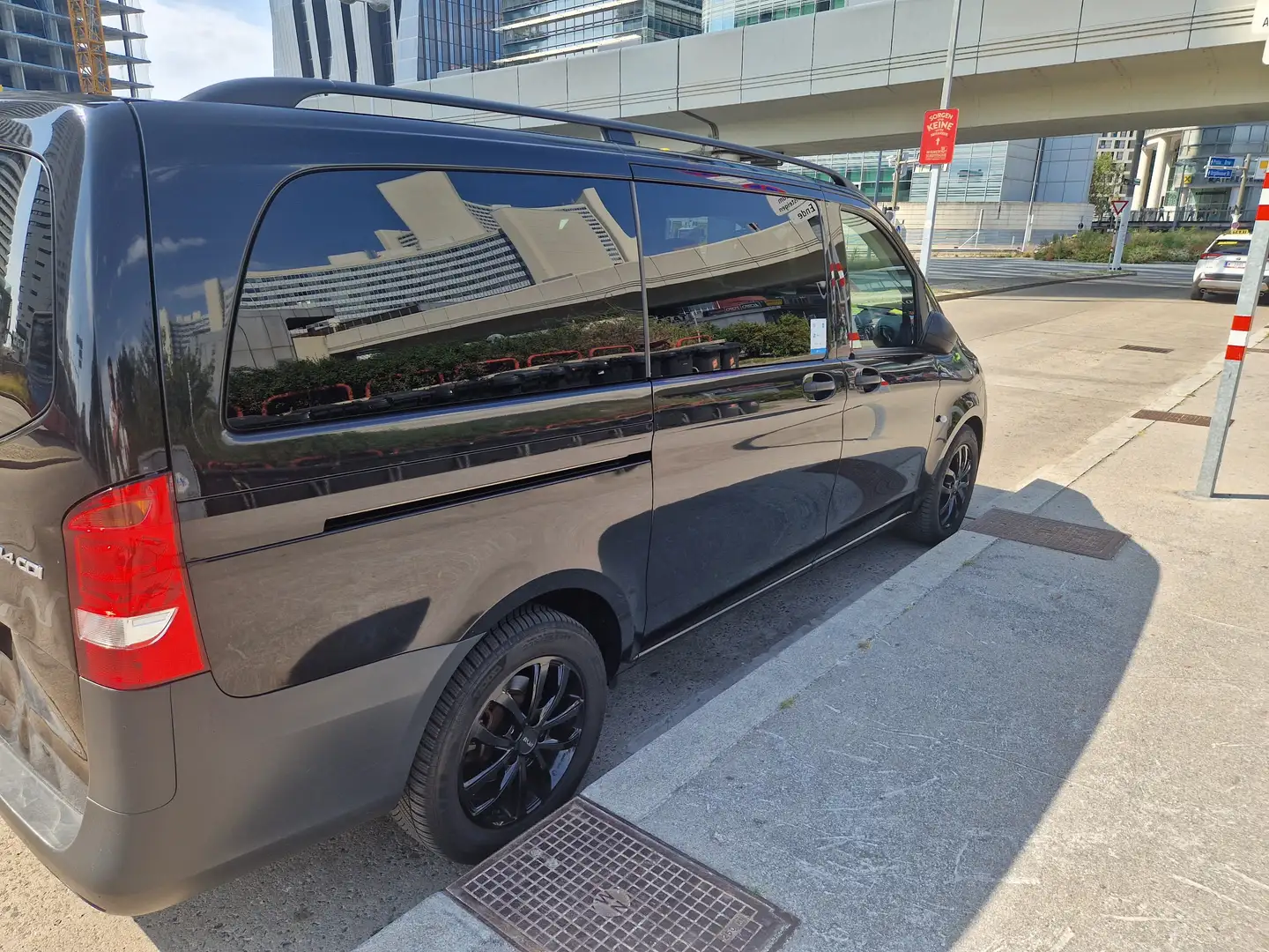 Mercedes-Benz Vito Vito 113 CDI BlueEfficiency lang Aut. Schwarz - 2