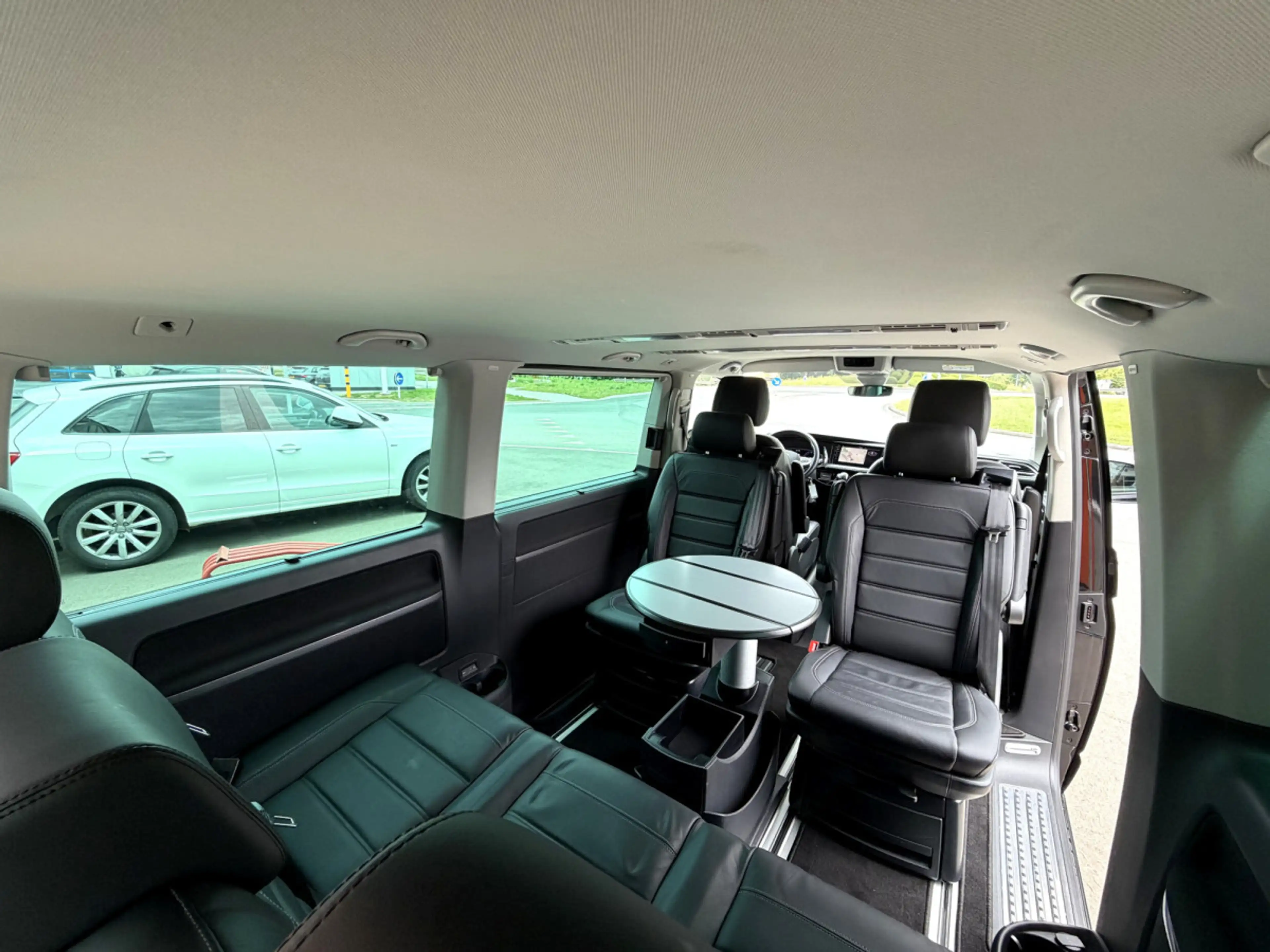 Volkswagen T6.1 Multivan 2.0 TDI 204 ch 4MOTION Generation Six — photo 14