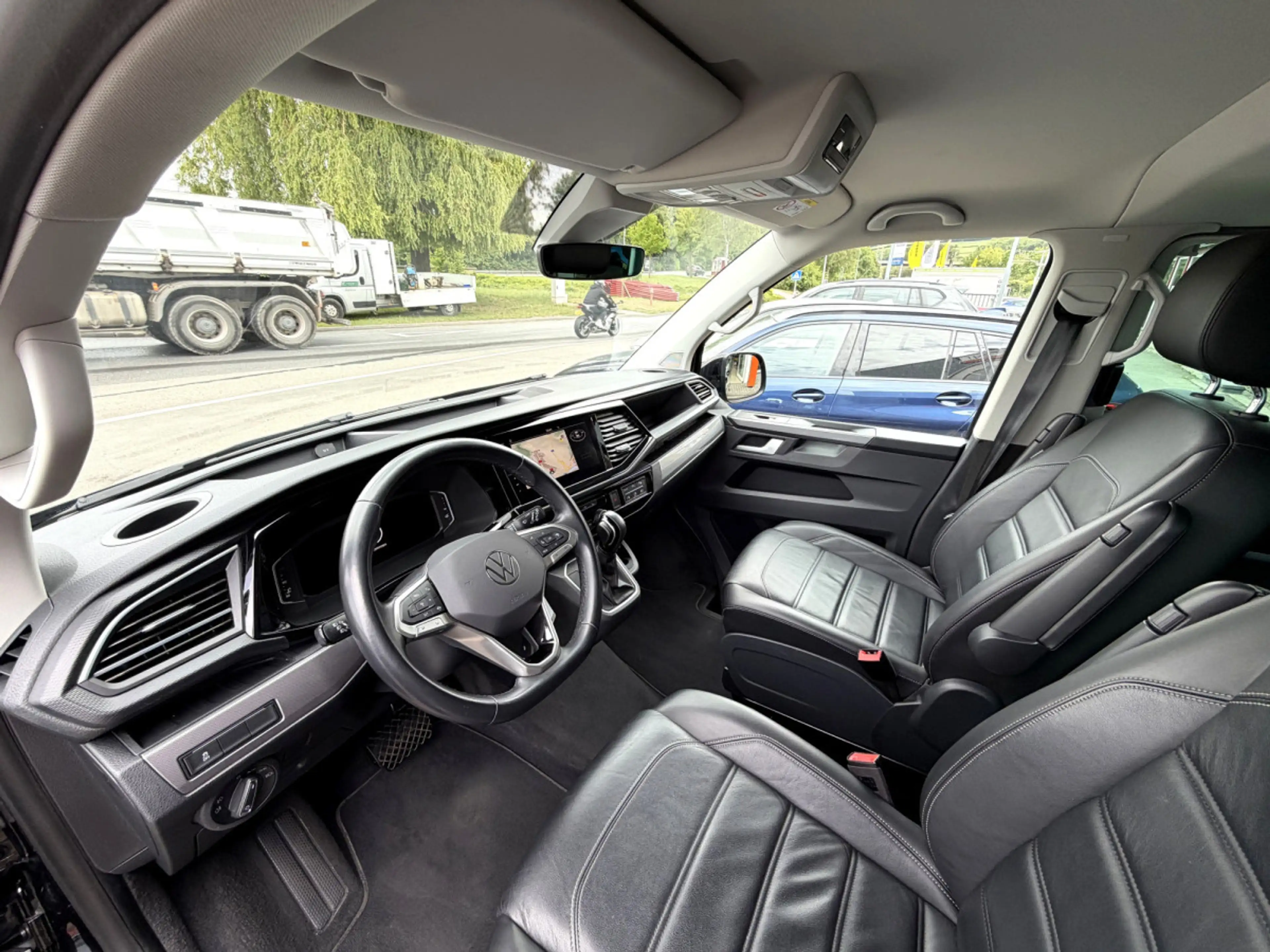 Volkswagen T6.1 Multivan 2.0 TDI 204 ch 4MOTION Generation Six — photo 9