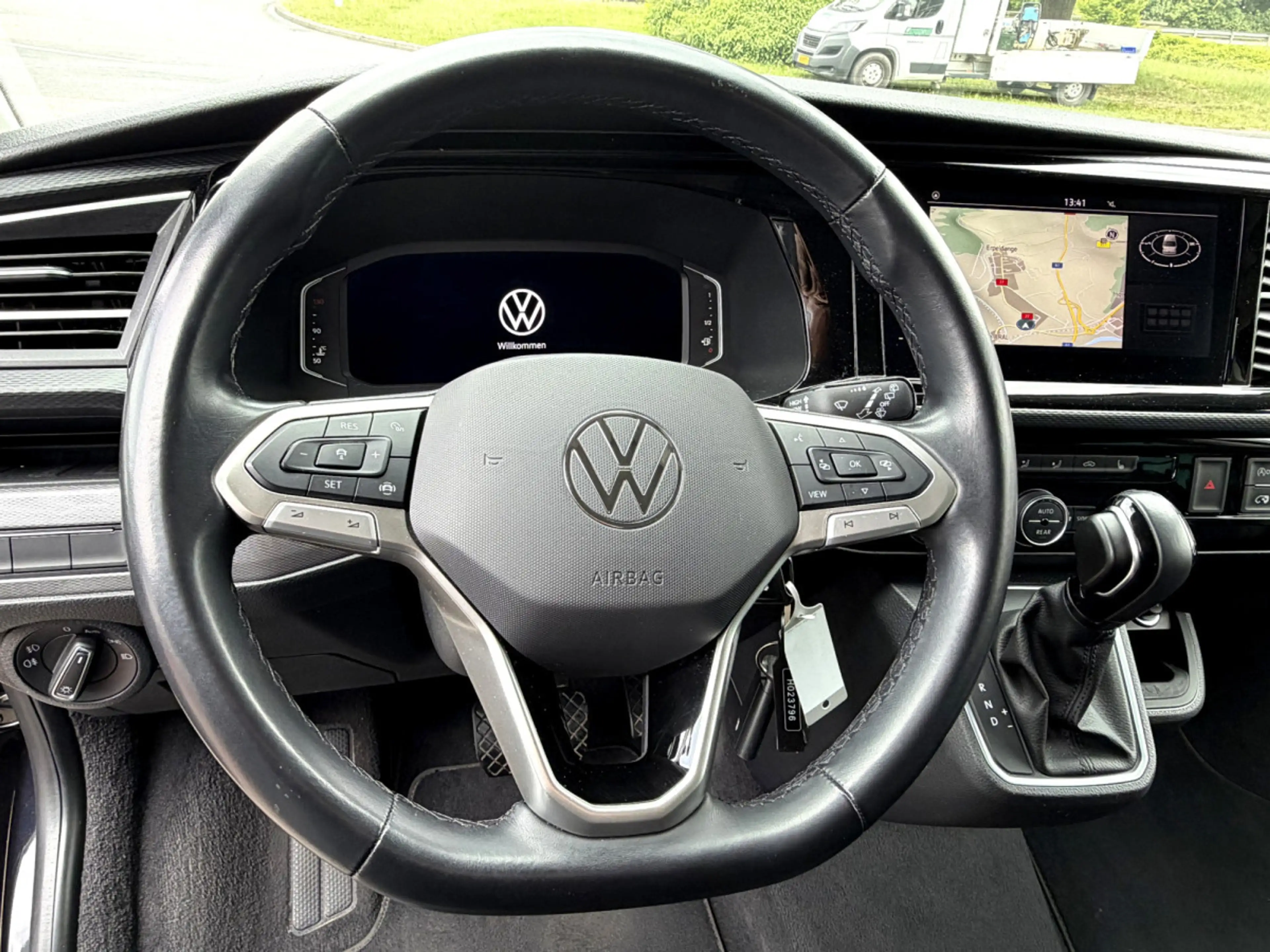 Volkswagen T6.1 Multivan 2.0 TDI 204 ch 4MOTION Generation Six — photo 12
