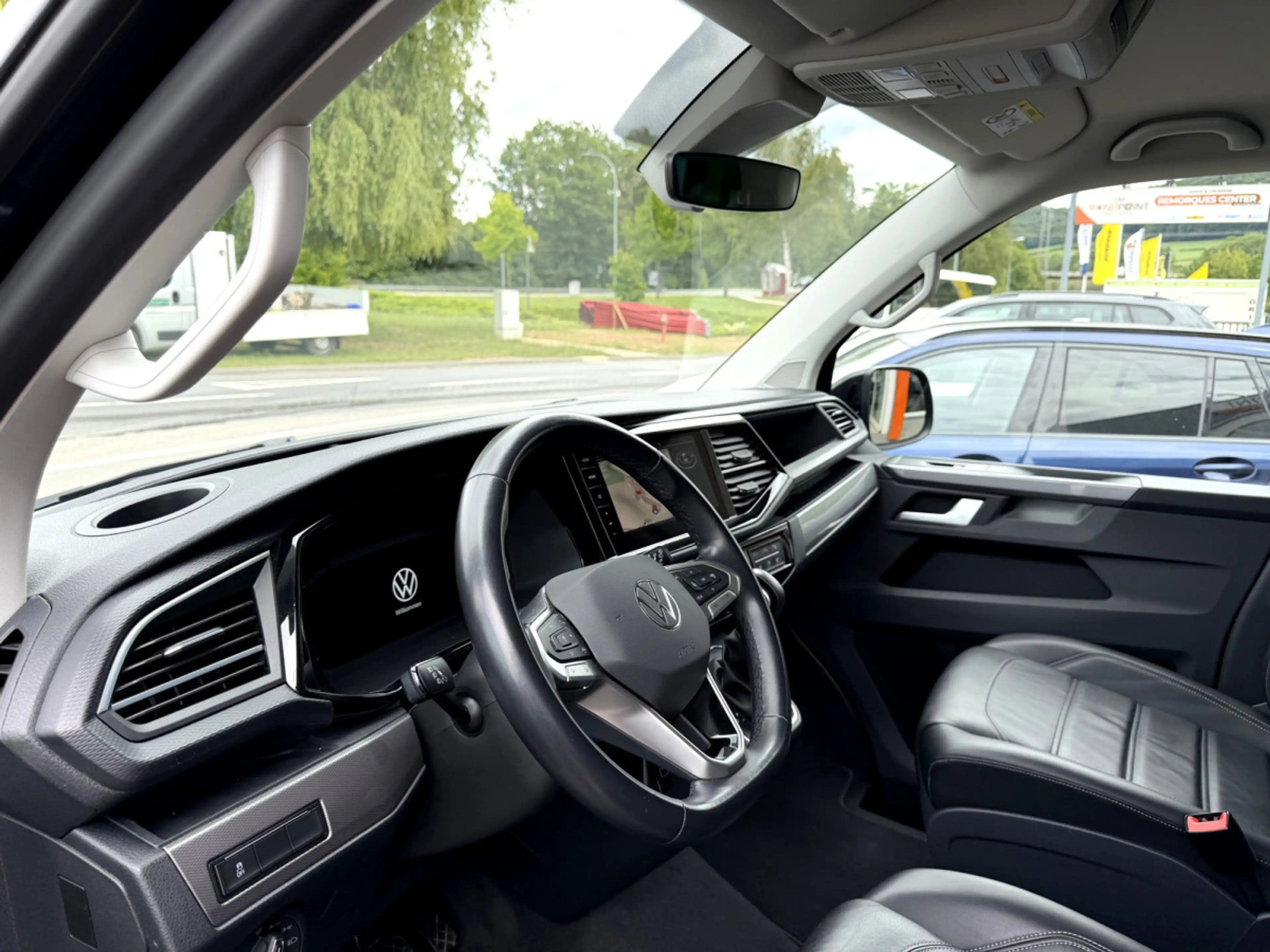 Volkswagen T6.1 Multivan 2.0 TDI 204 ch 4MOTION Generation Six — photo 11