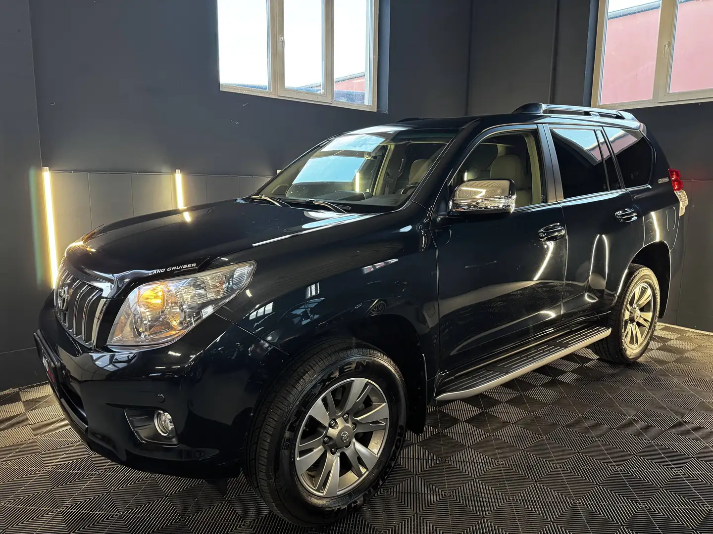 Toyota Land Cruiser 3.0 D-4D 60th Anniversary Premium Xenon/Leder/Schiebedach/Kamera/VOLL Grau - 2
