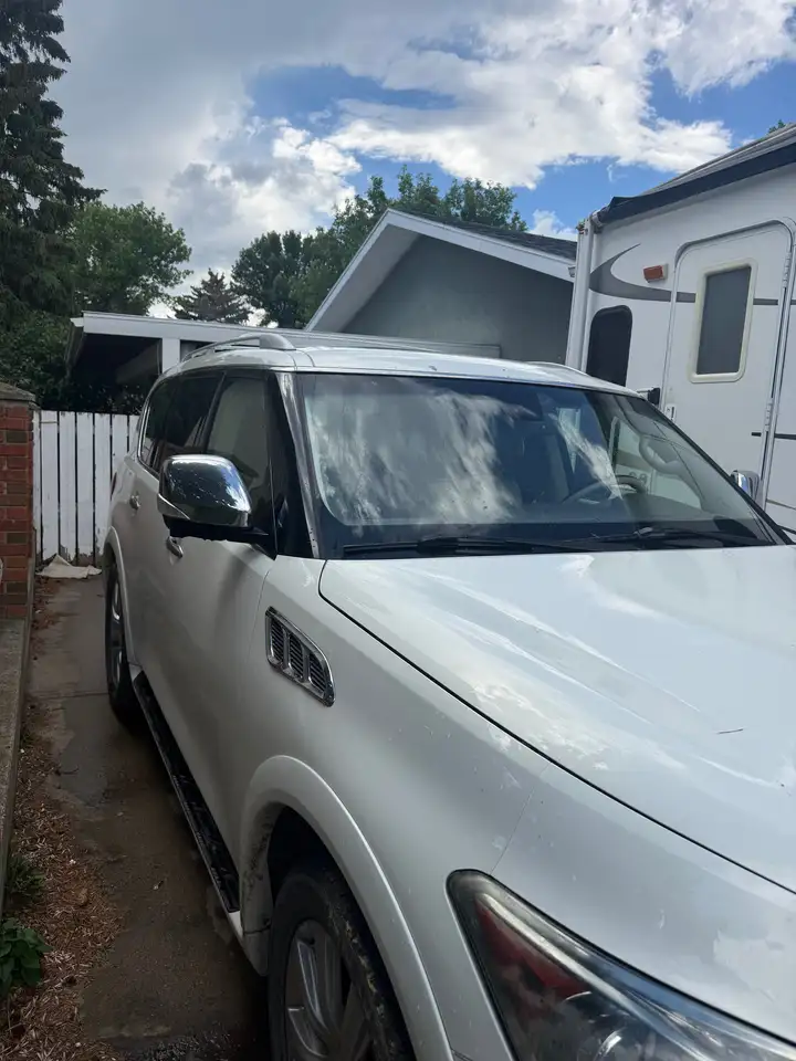 Infiniti QX56 photo Infiniti QX56