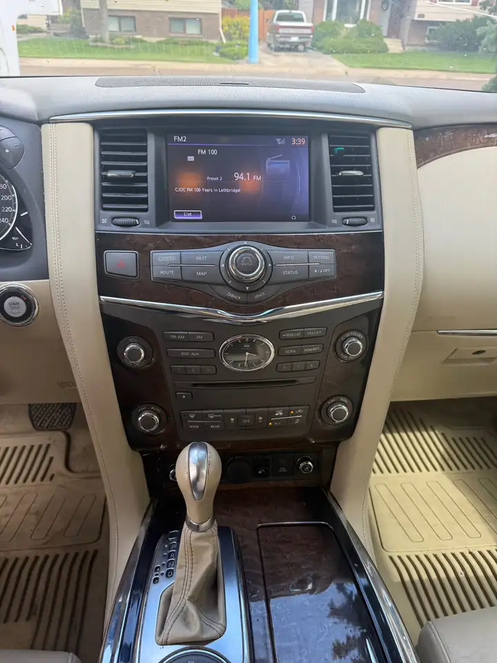 Infiniti QX56 photo Infiniti QX56