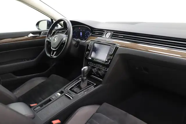 Volkswagen Passat view 15