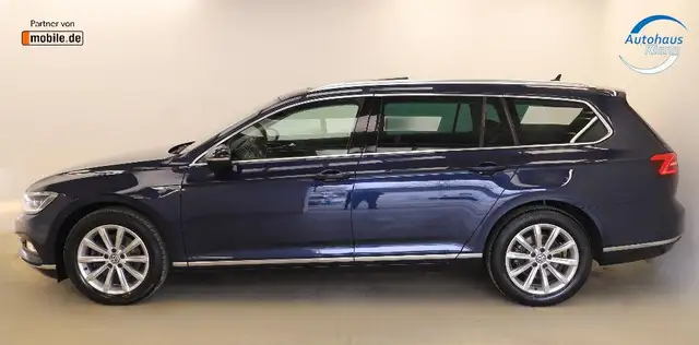 Volkswagen Passat view 4
