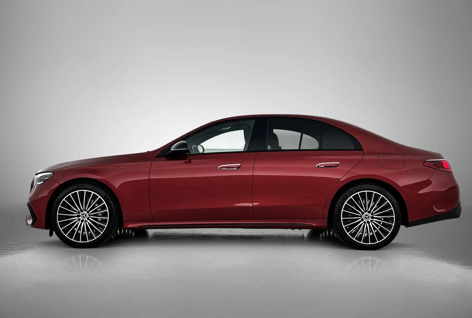 Mercedes-Benz E 300 E 300e Limousine Automaat AMG Line | MANUFAKTUR | Rood - 2