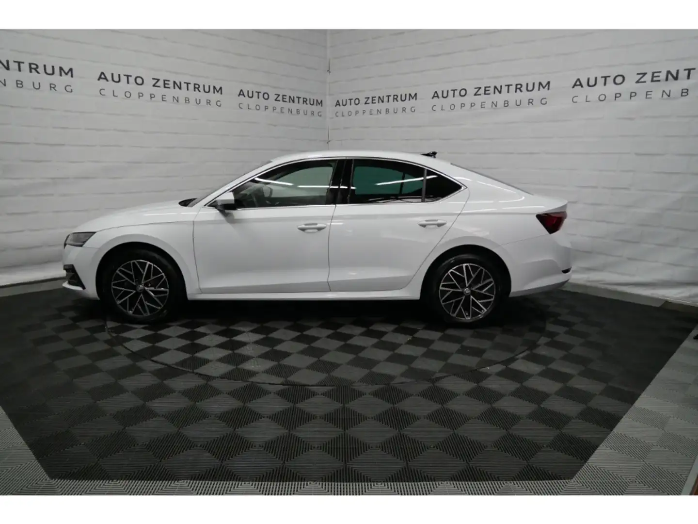 Skoda Octavia Lim TDI Style LED+Navi+Virtual+PDC+17'' Weiß - 2